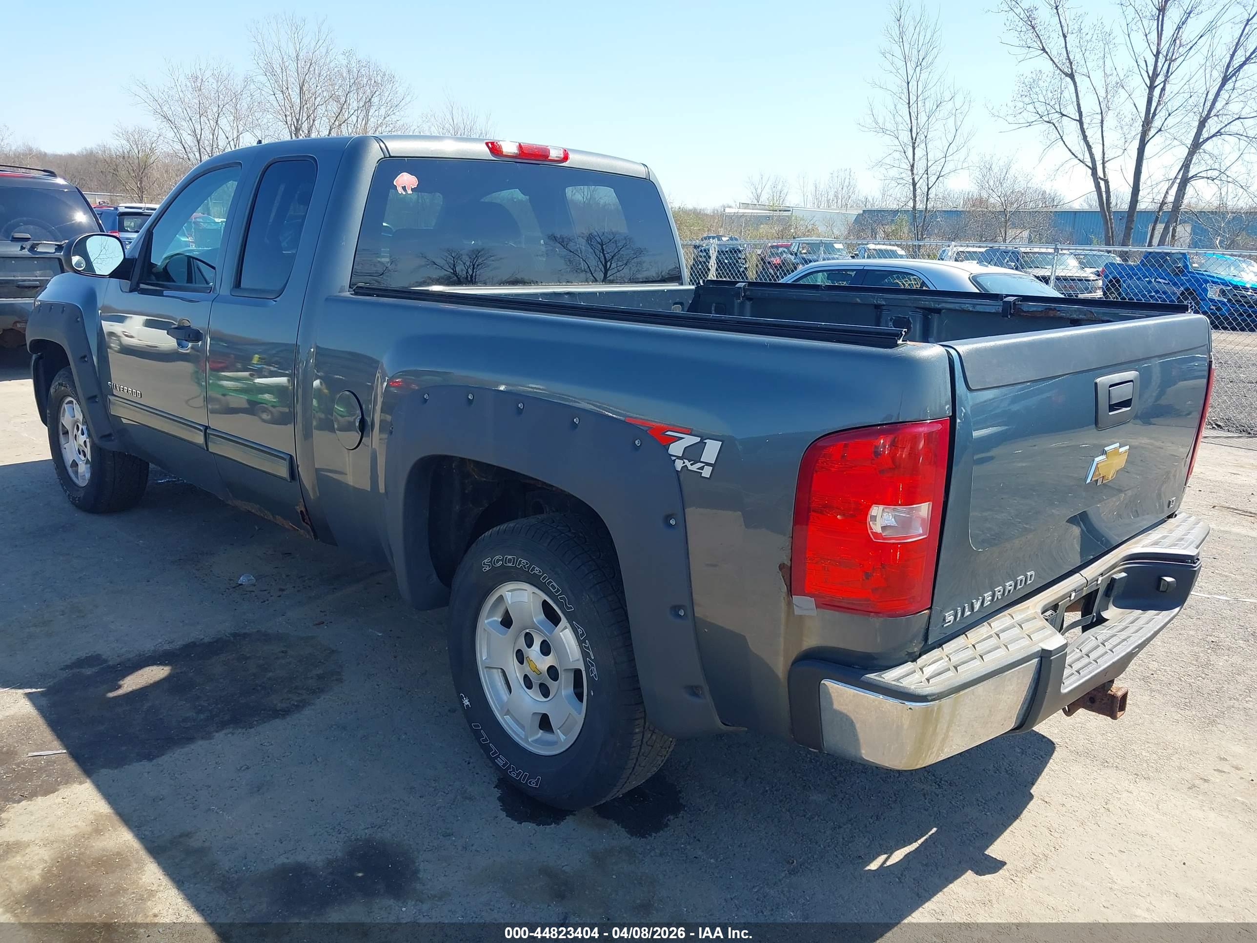 CHEVROLET SILVERADO image 3
