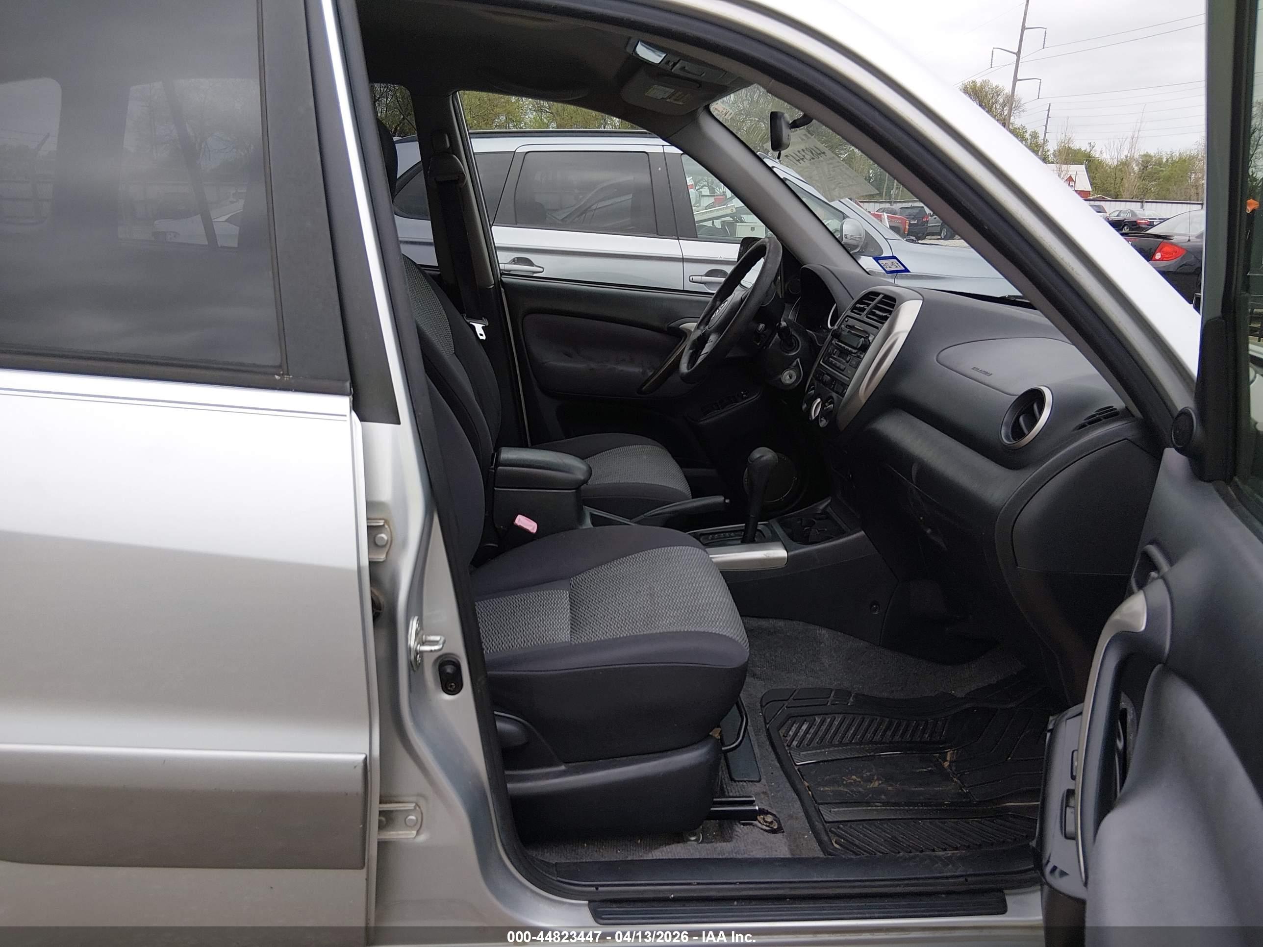 TOYOTA RAV4 image 5