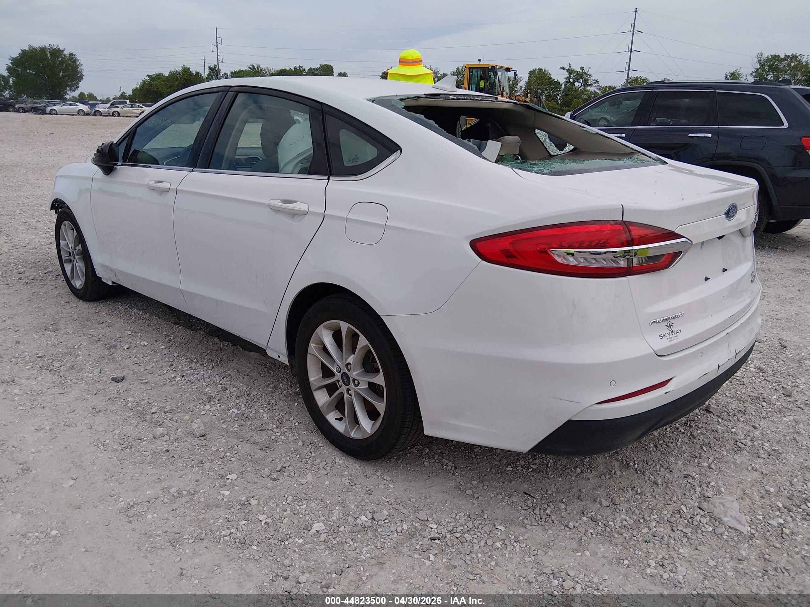 FORD FUSION image 3