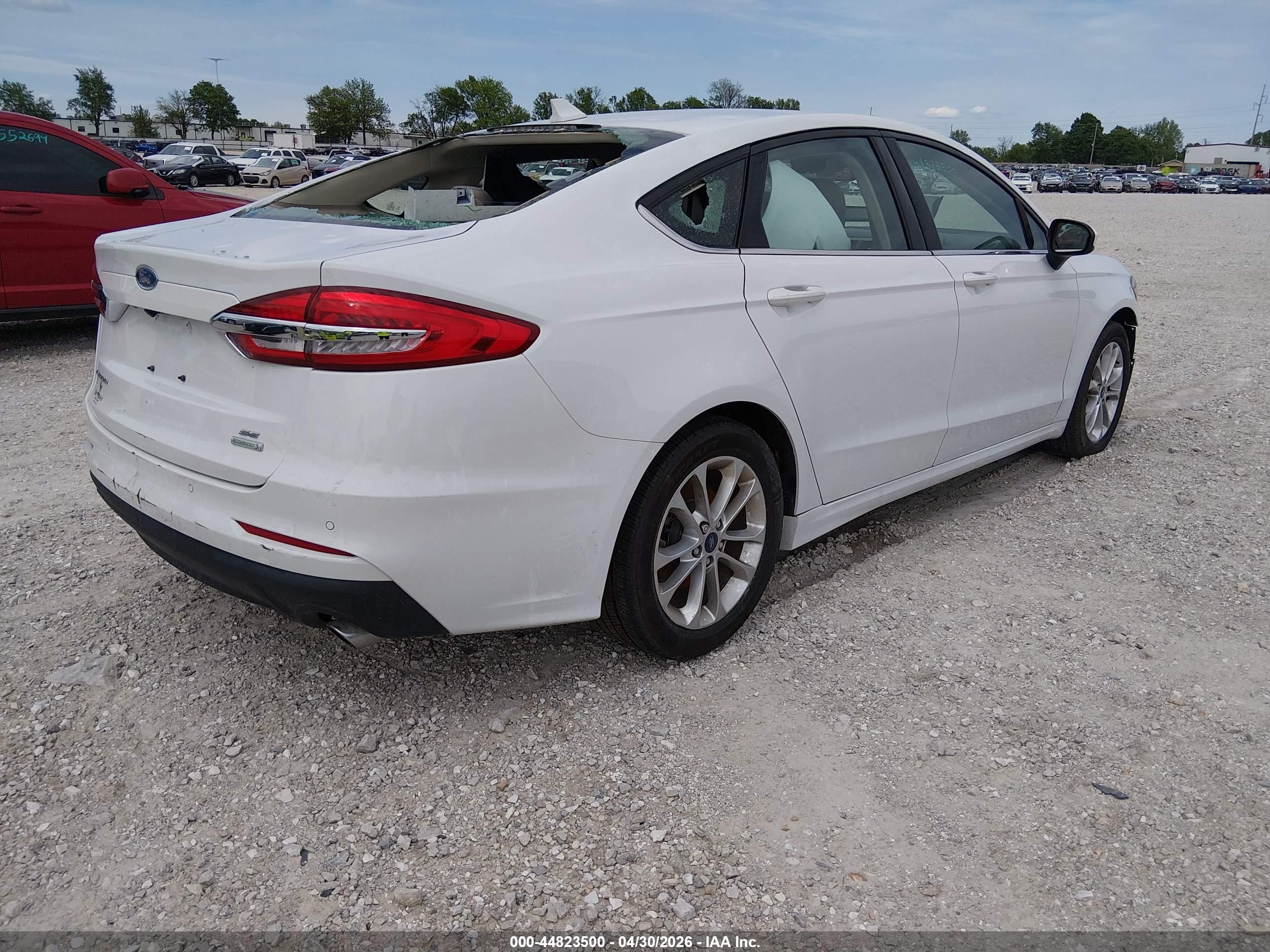 FORD FUSION image 4