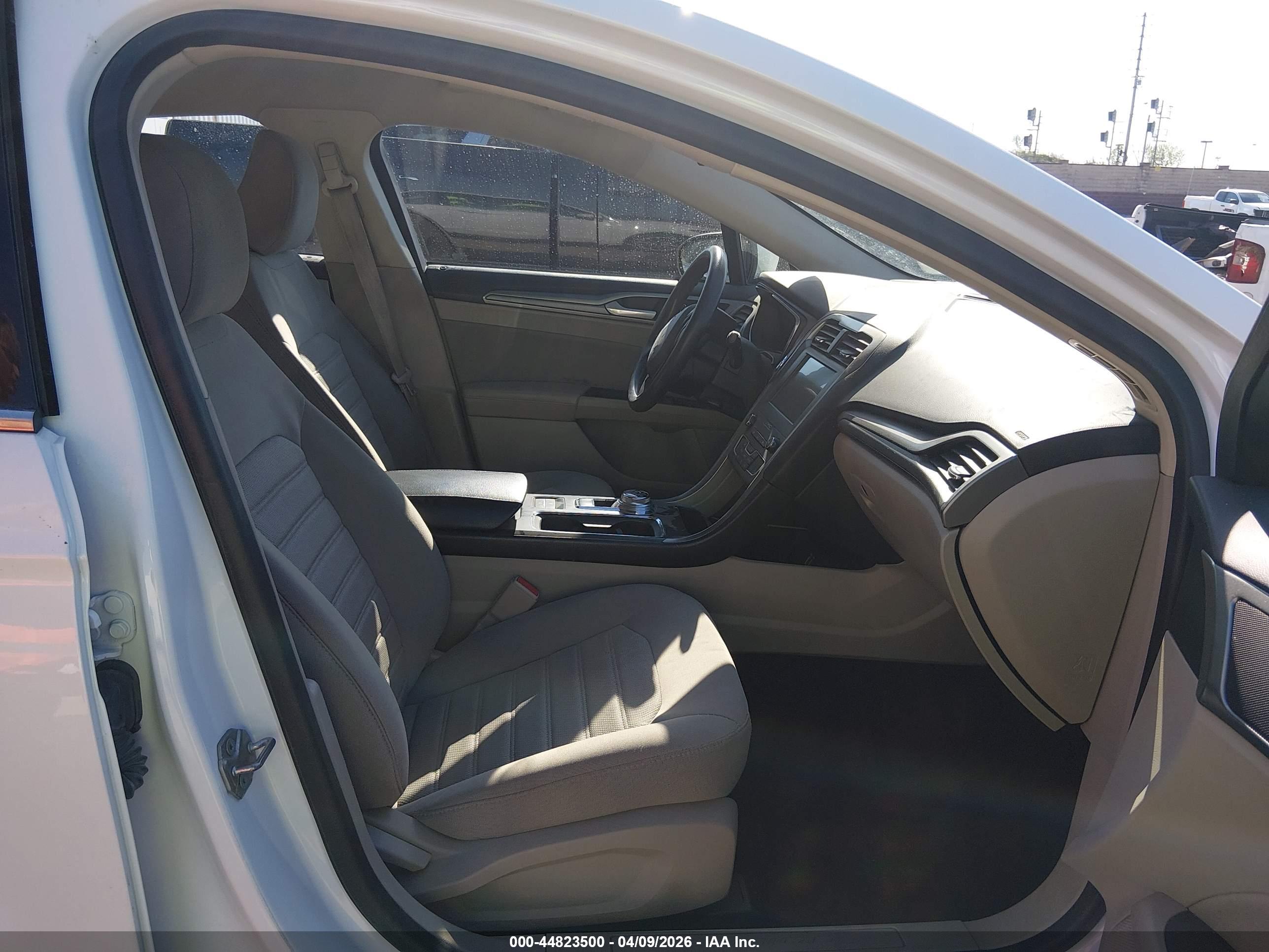 FORD FUSION image 5