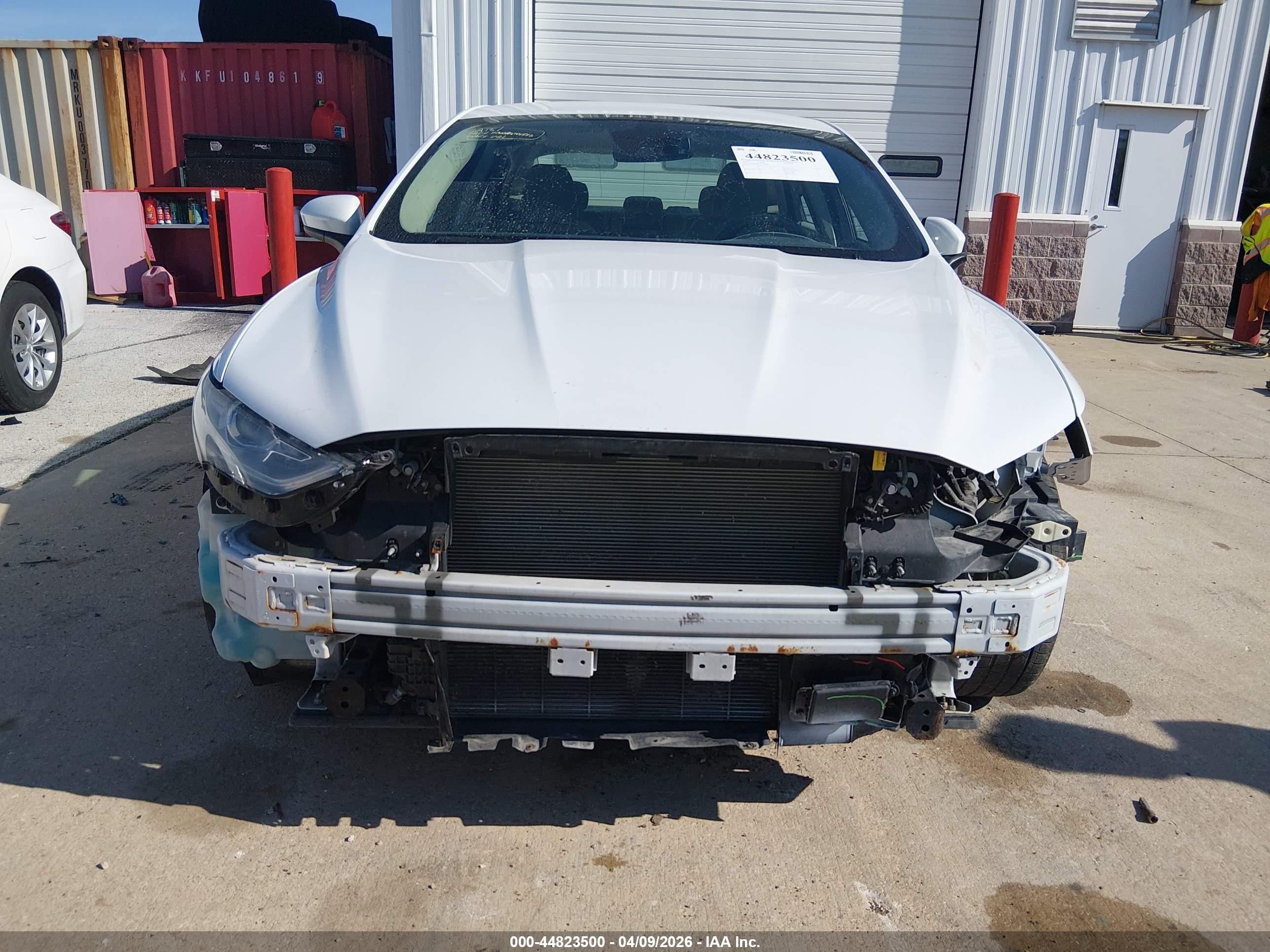 FORD FUSION image 6