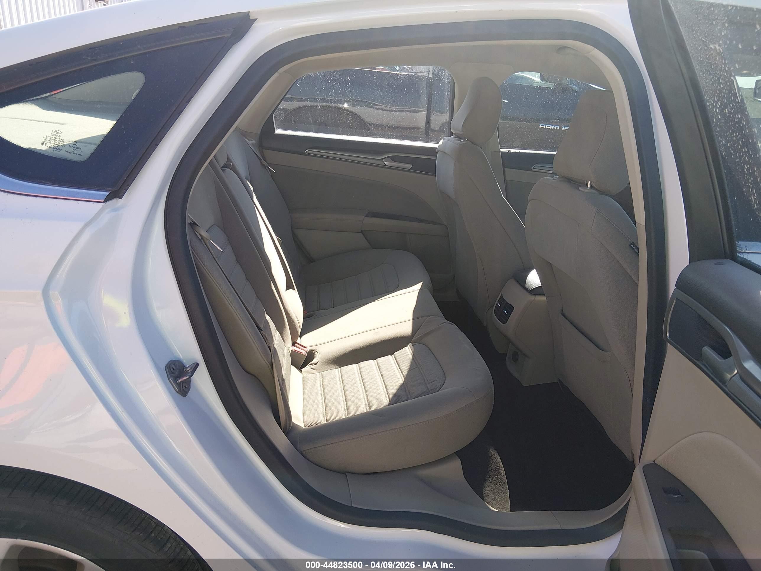 FORD FUSION image 8