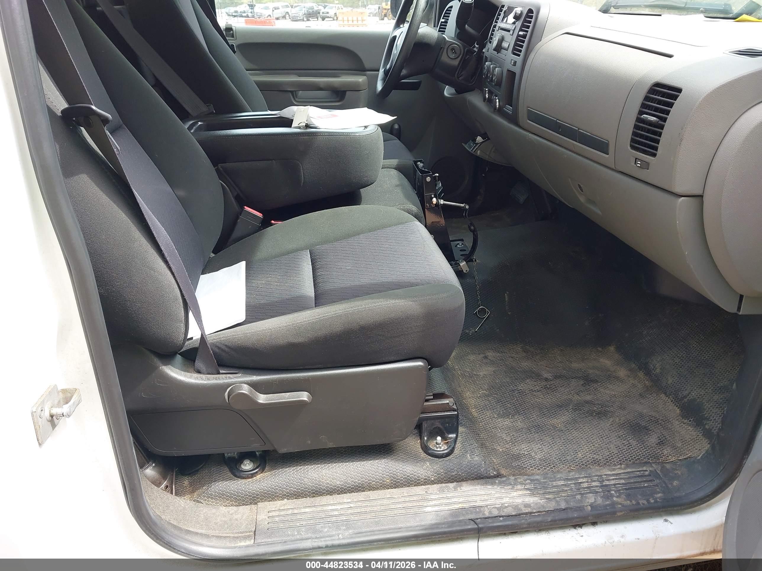 CHEVROLET SILVERADO image 8