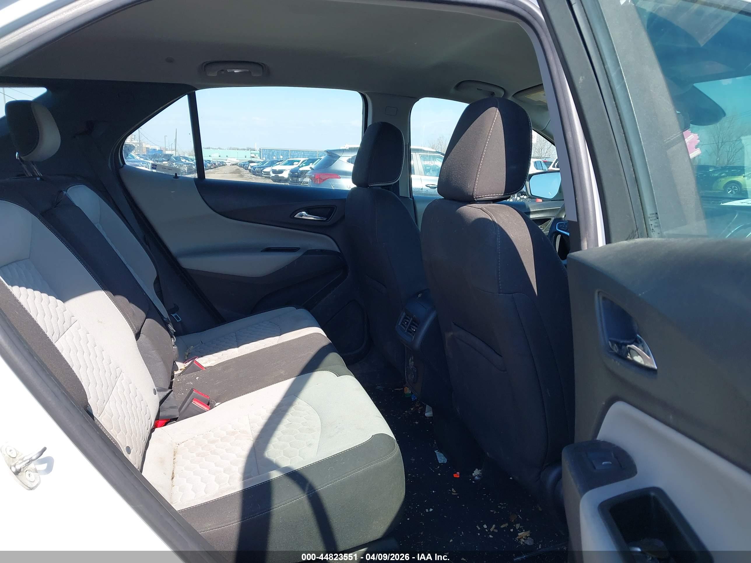 CHEVROLET EQUINOX image 8