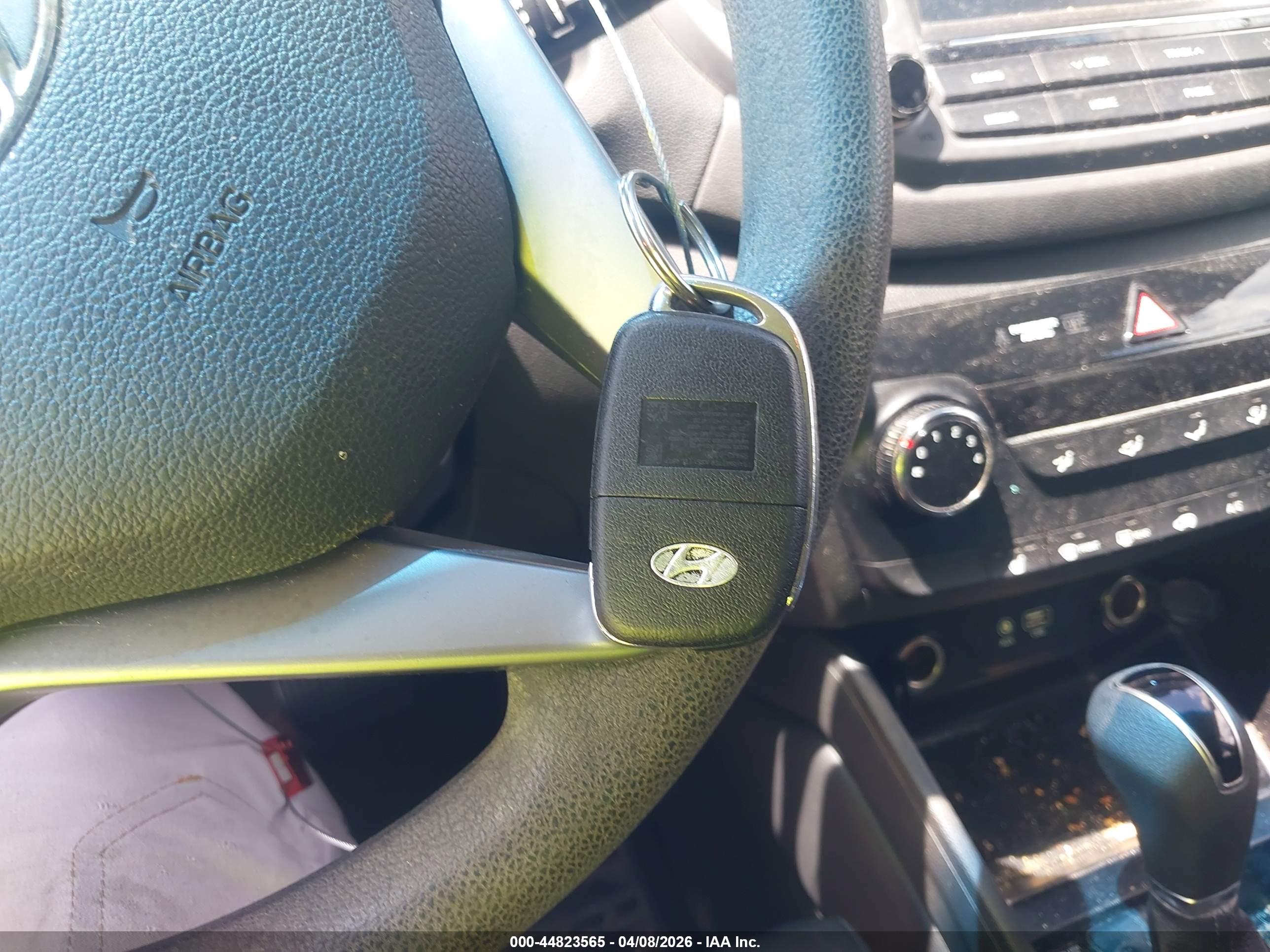 HYUNDAI TUCSON image 11