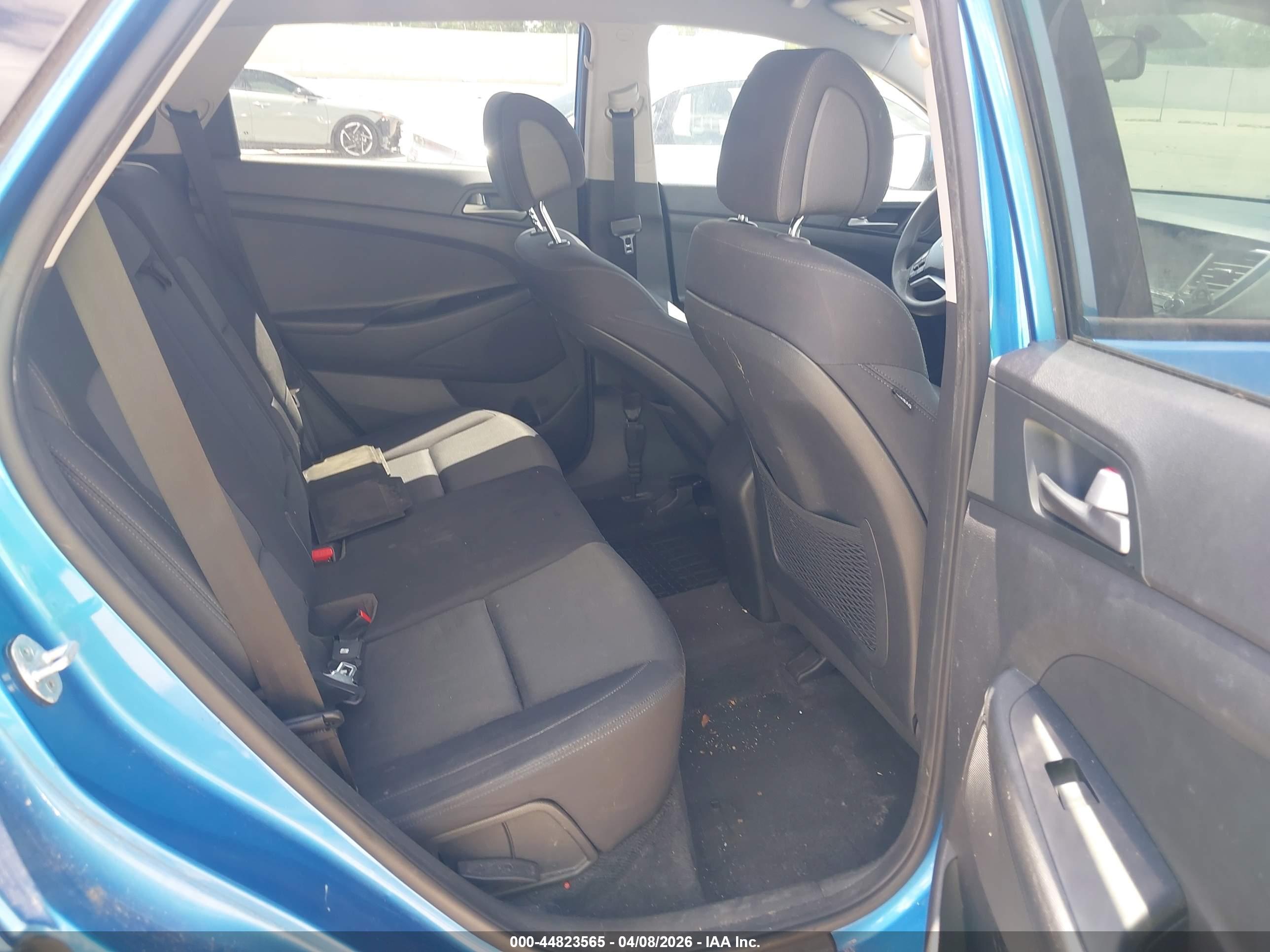 HYUNDAI TUCSON image 8