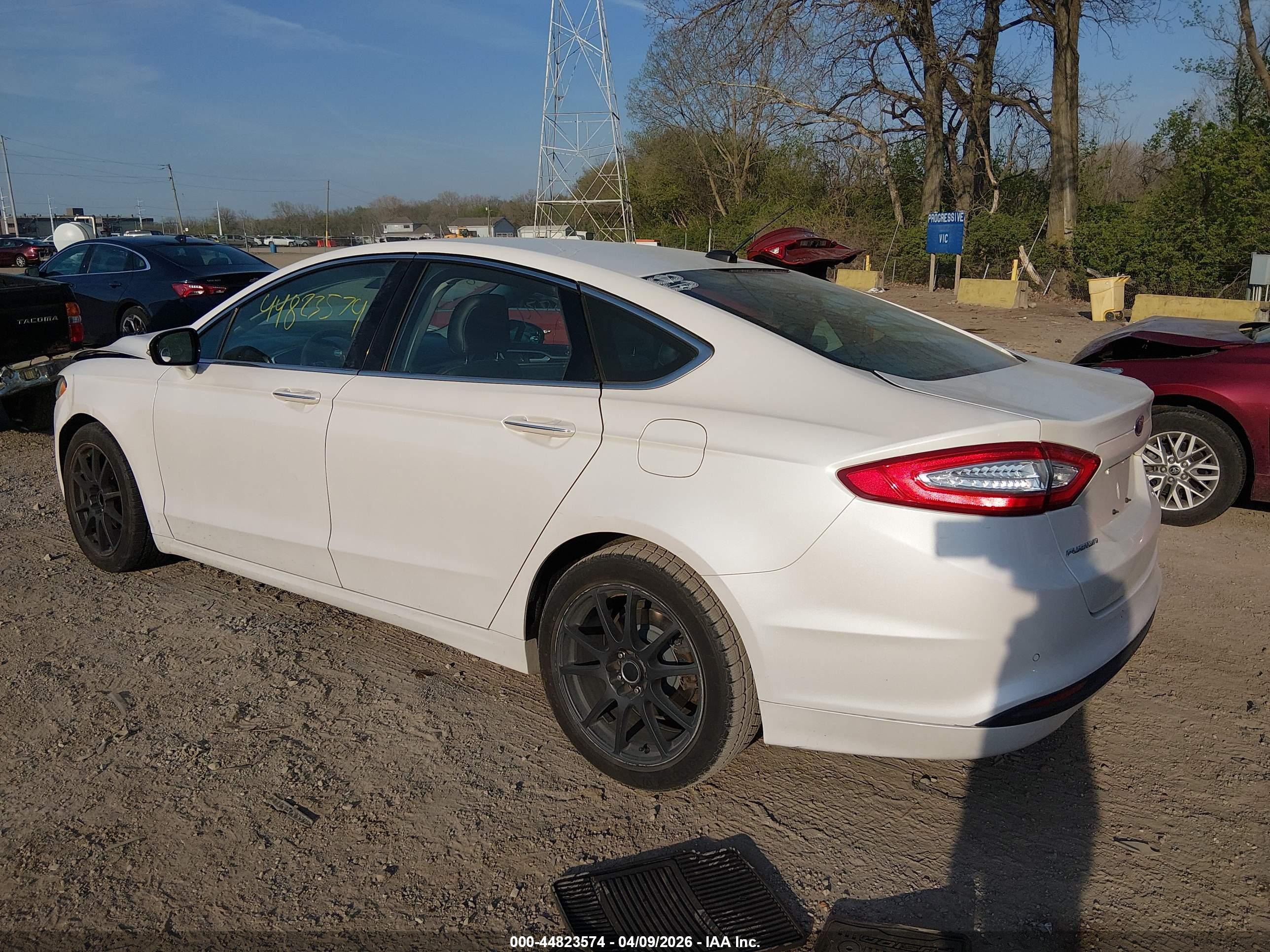 FORD FUSION image 3