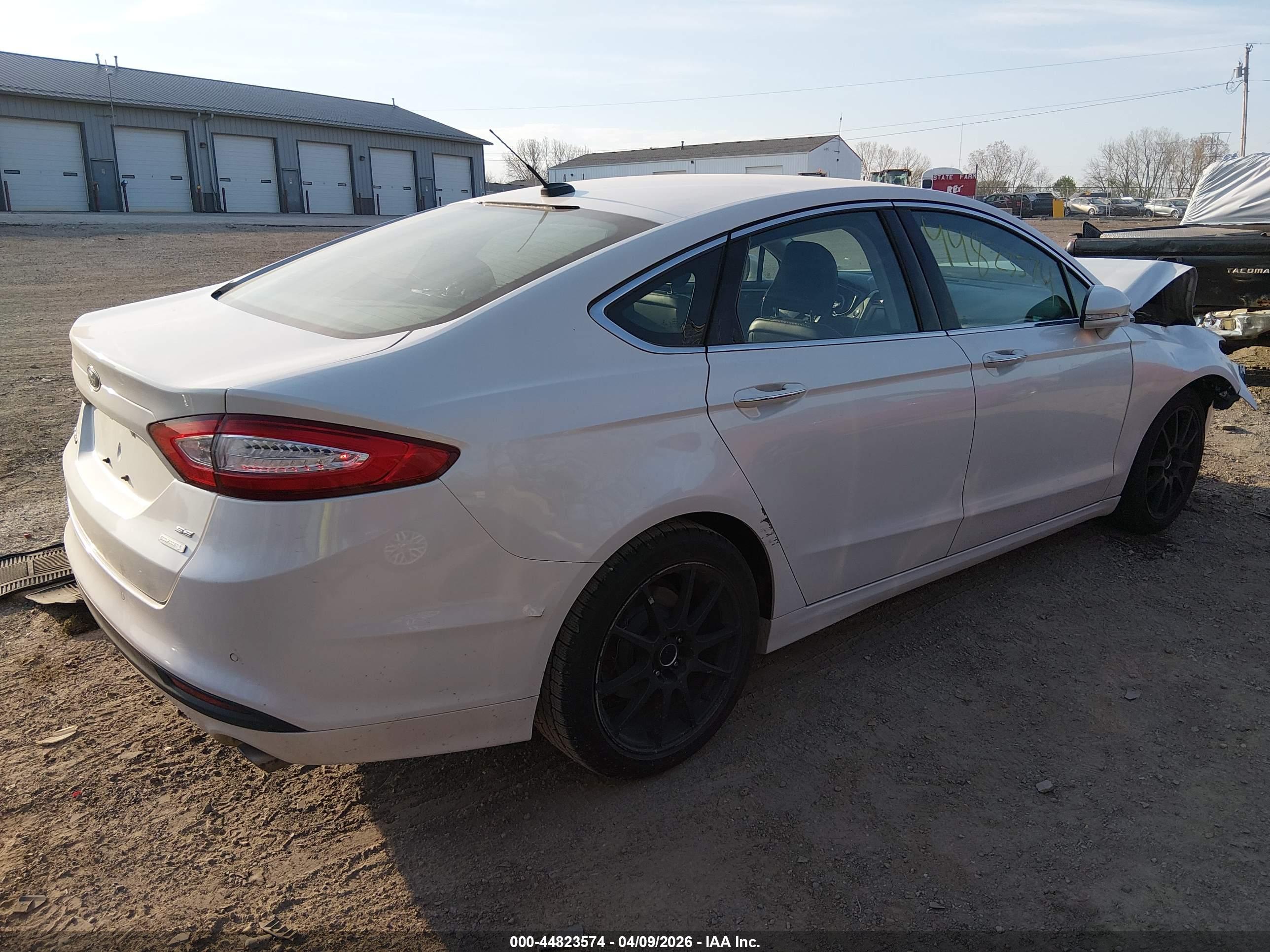FORD FUSION image 4