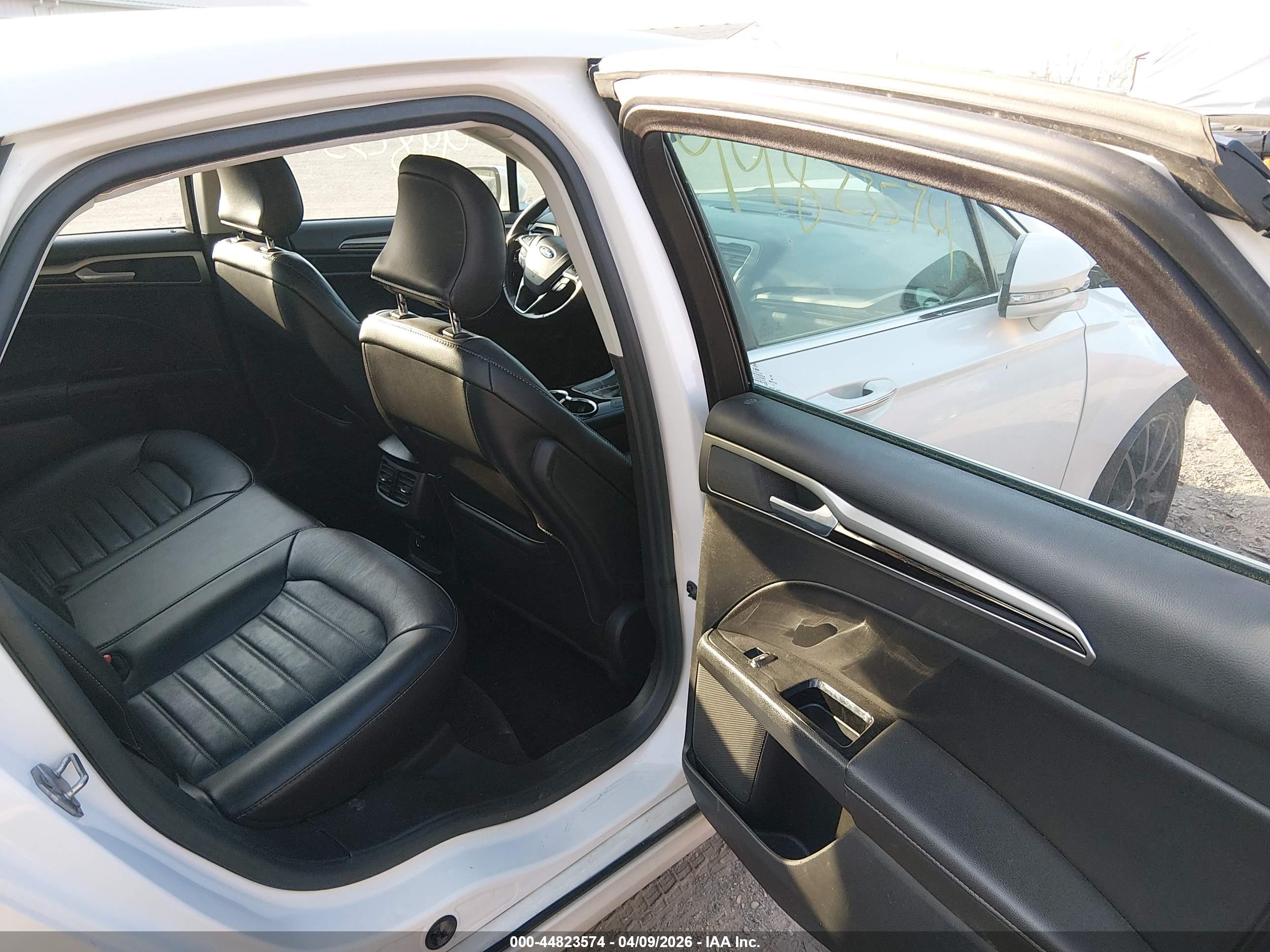 FORD FUSION image 8