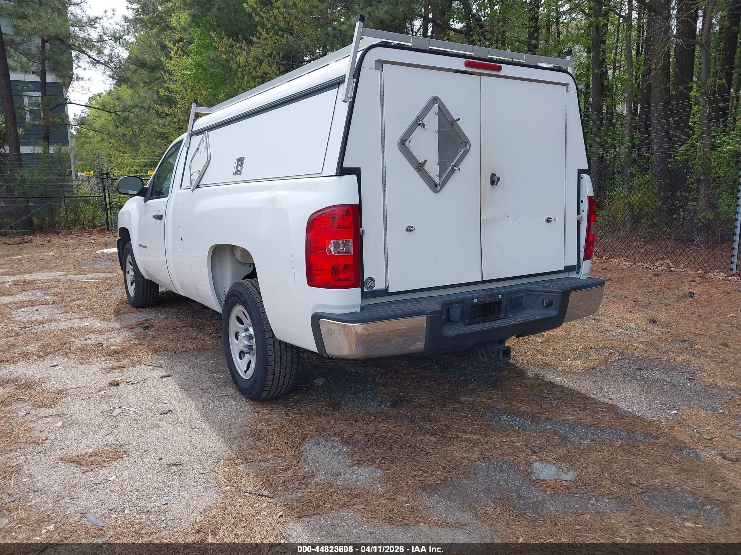 CHEVROLET SILVERADO image 3