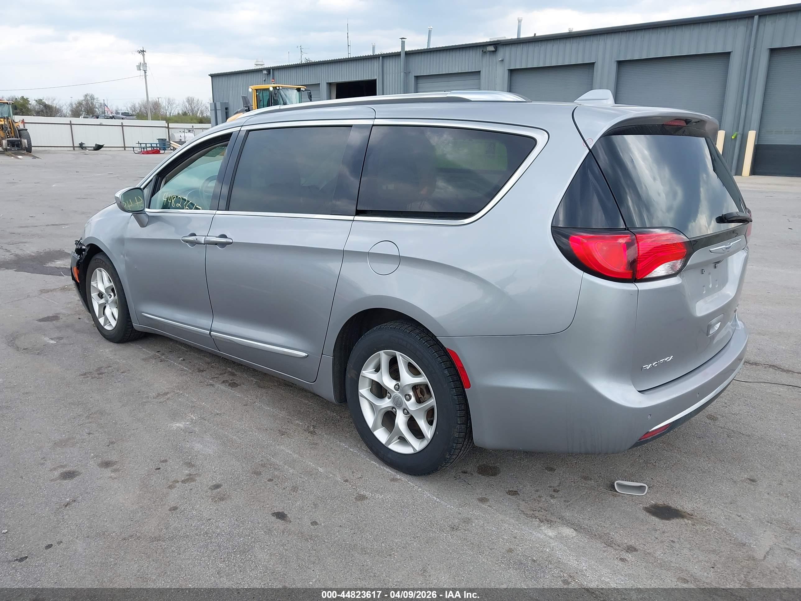 CHRYSLER PACIFICA image 3