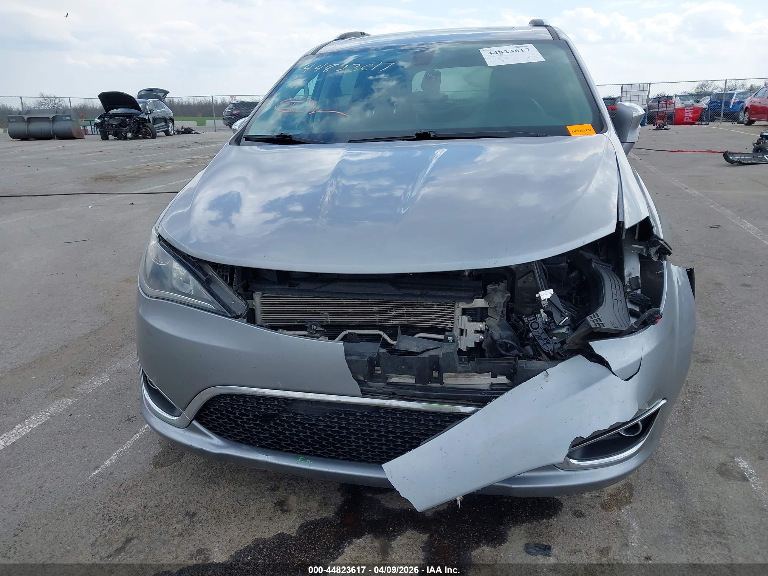 CHRYSLER PACIFICA image 6