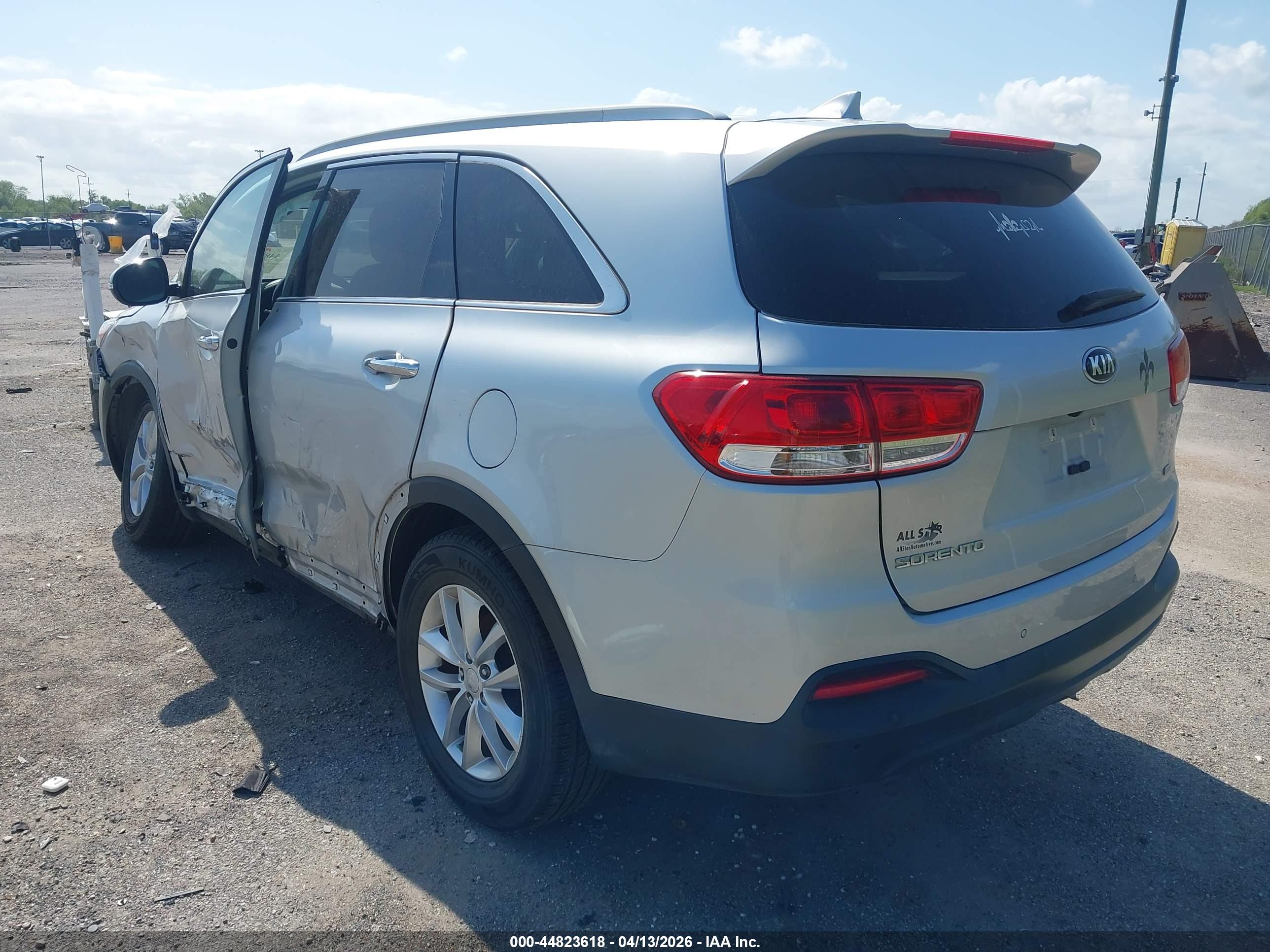 KIA SORENTO image 3