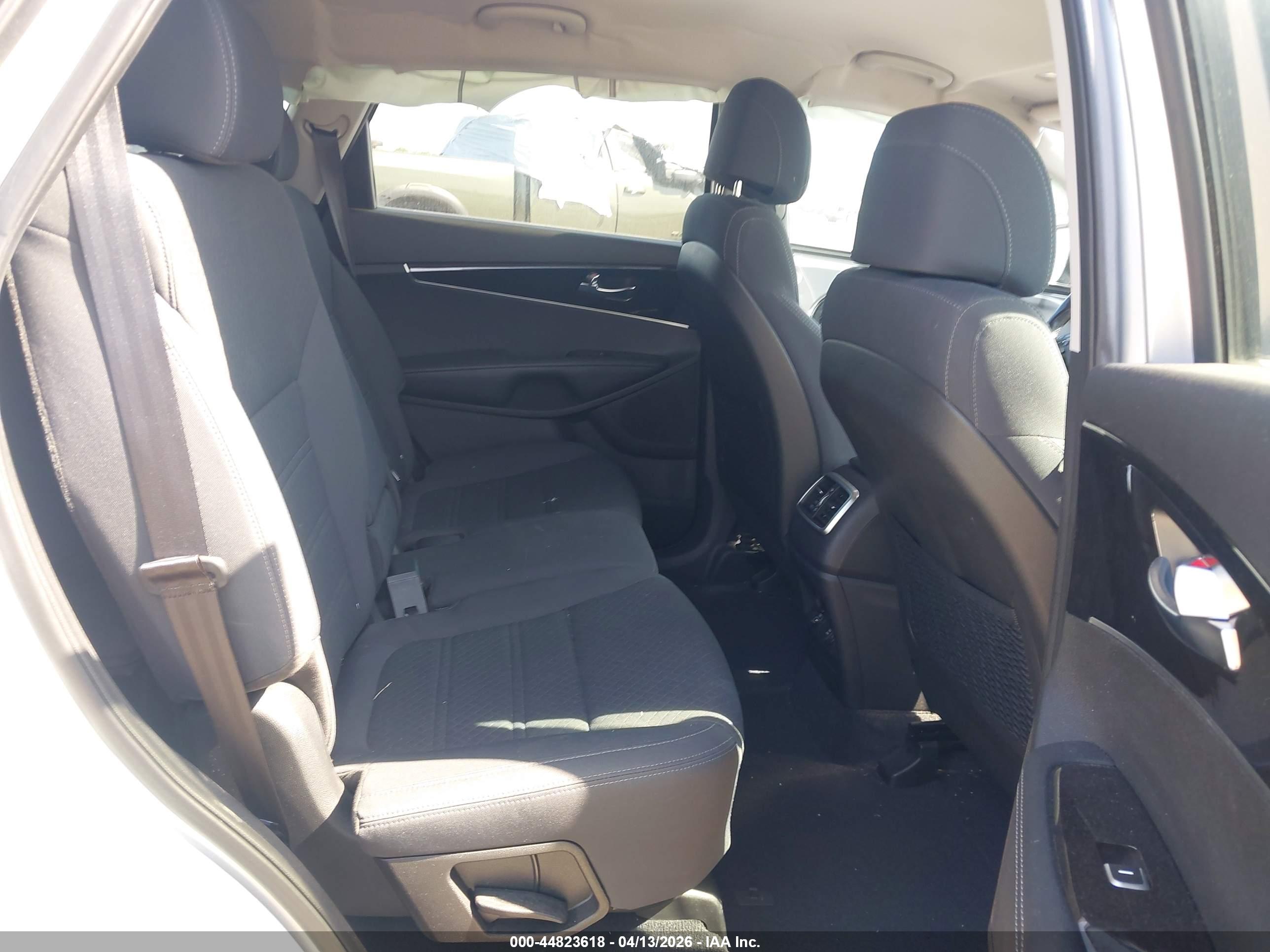KIA SORENTO image 8