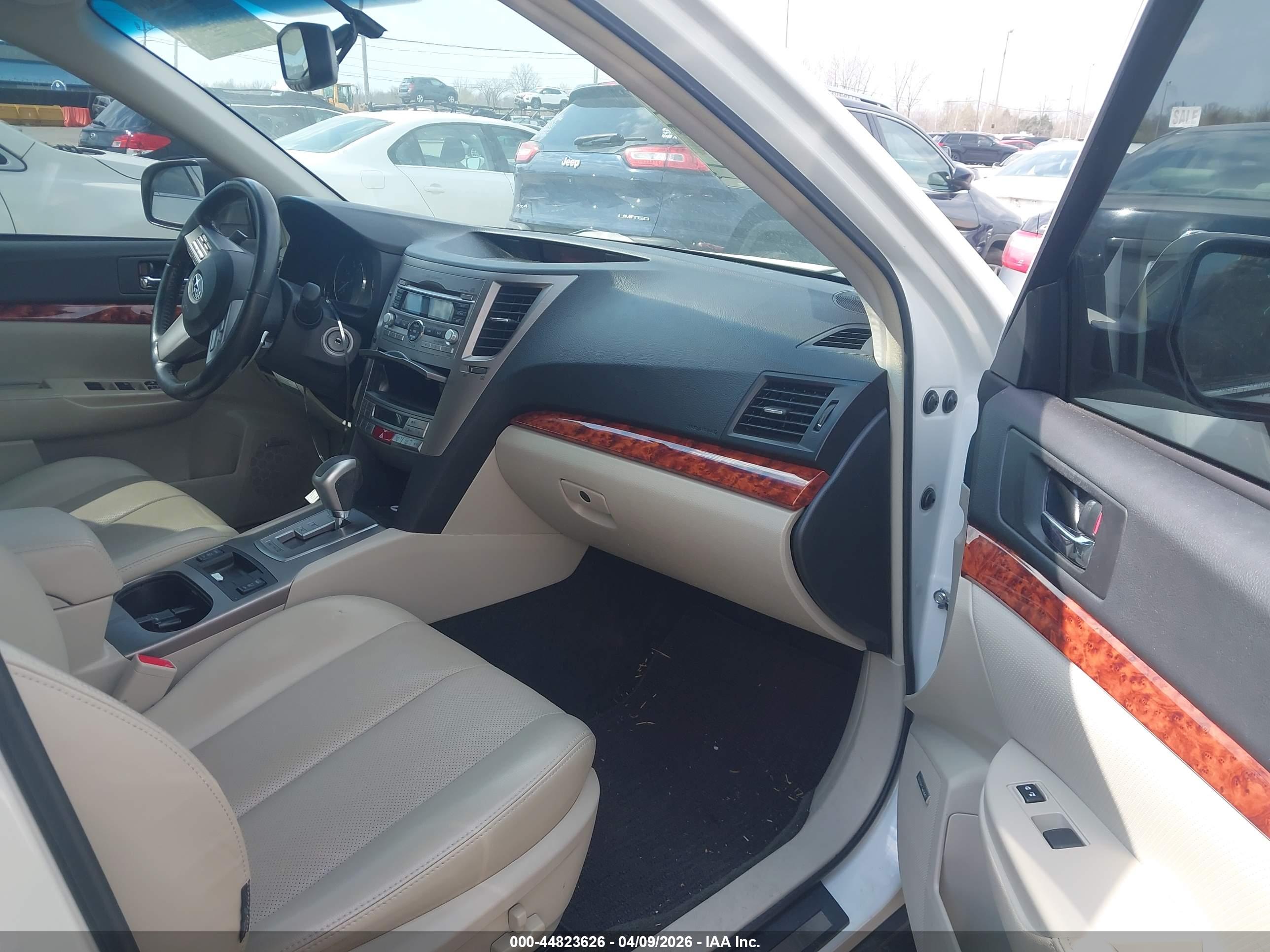 SUBARU OUTBACK image 5