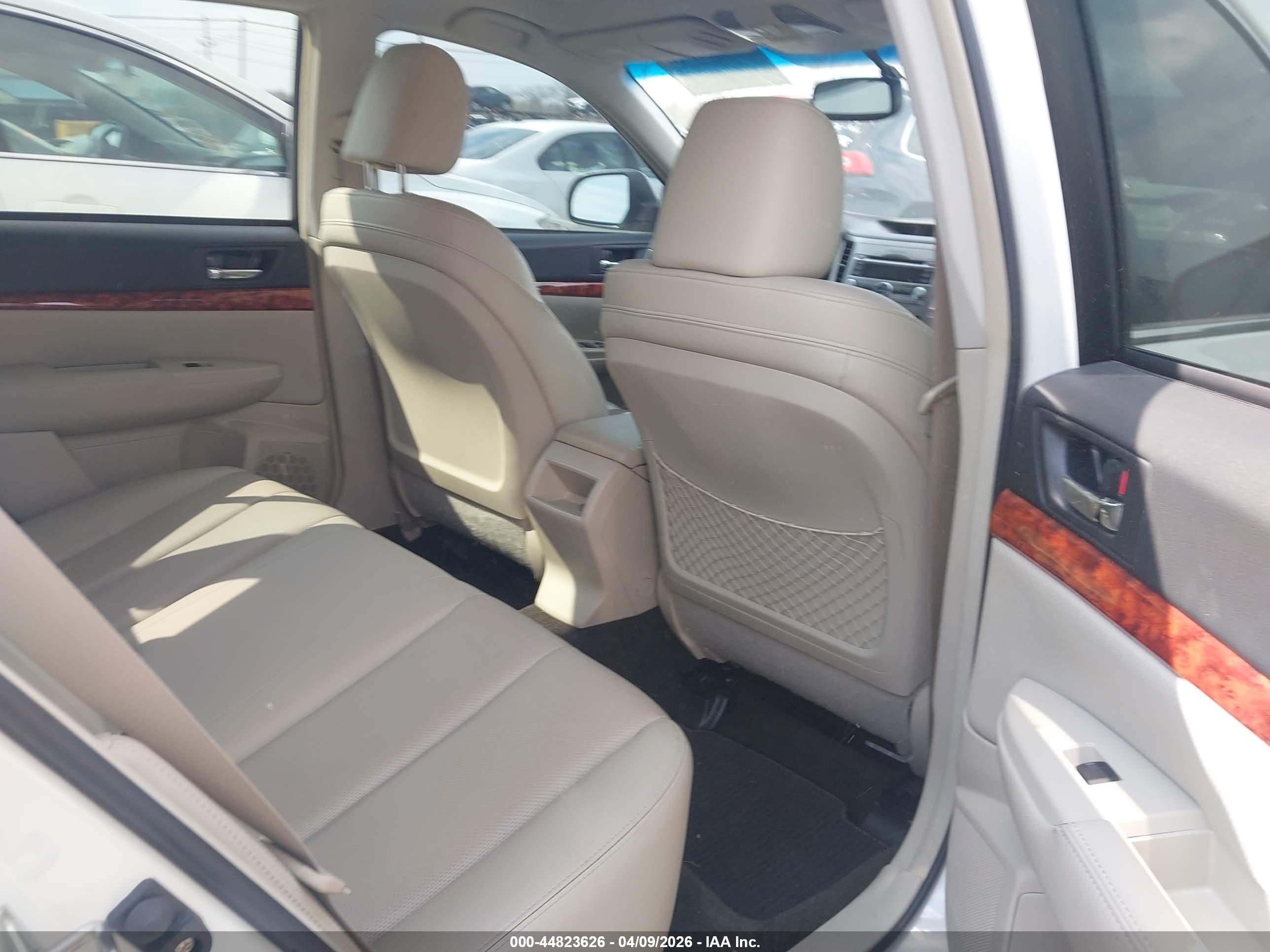 SUBARU OUTBACK image 8