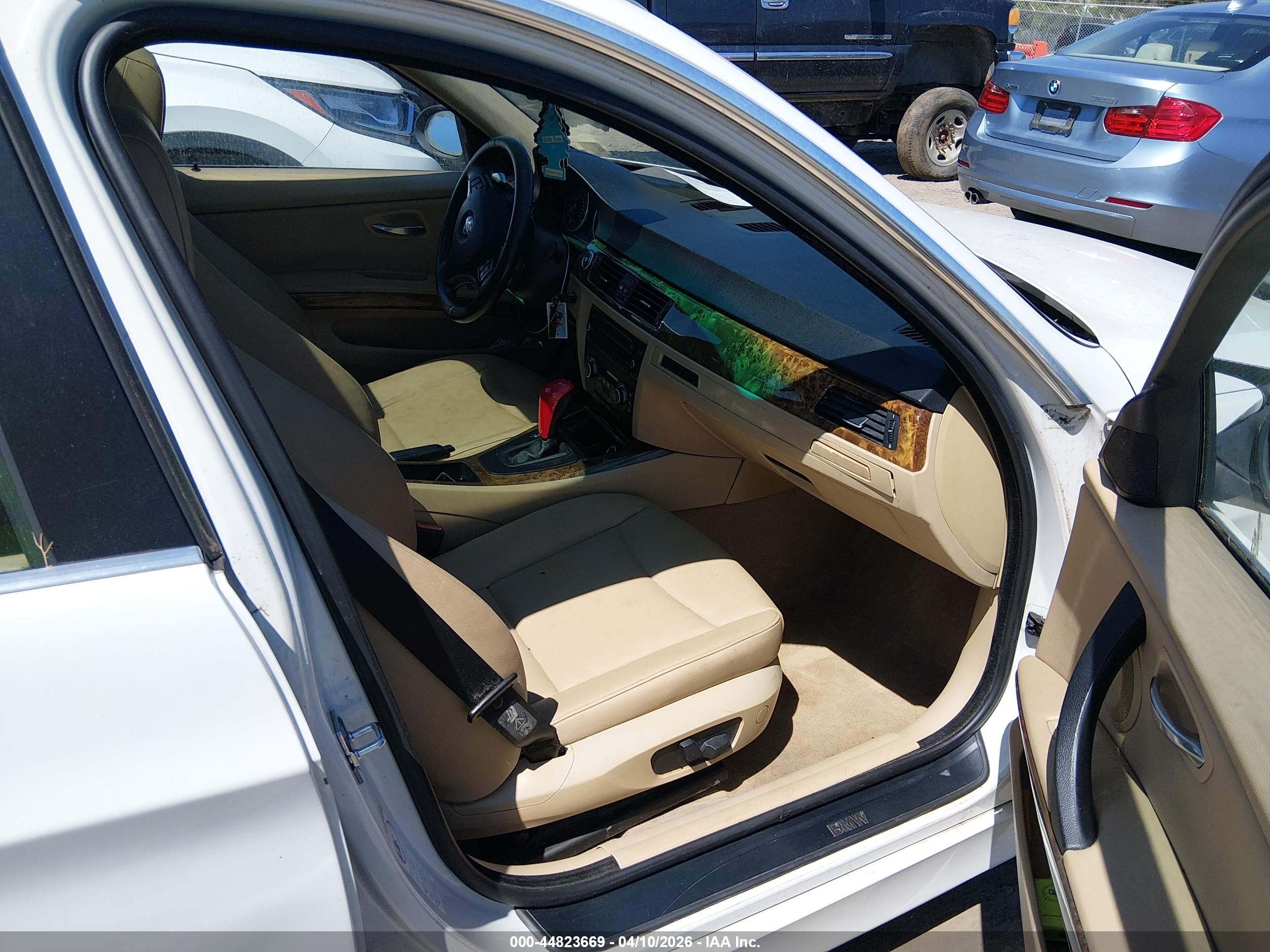 BMW 335XI image 5