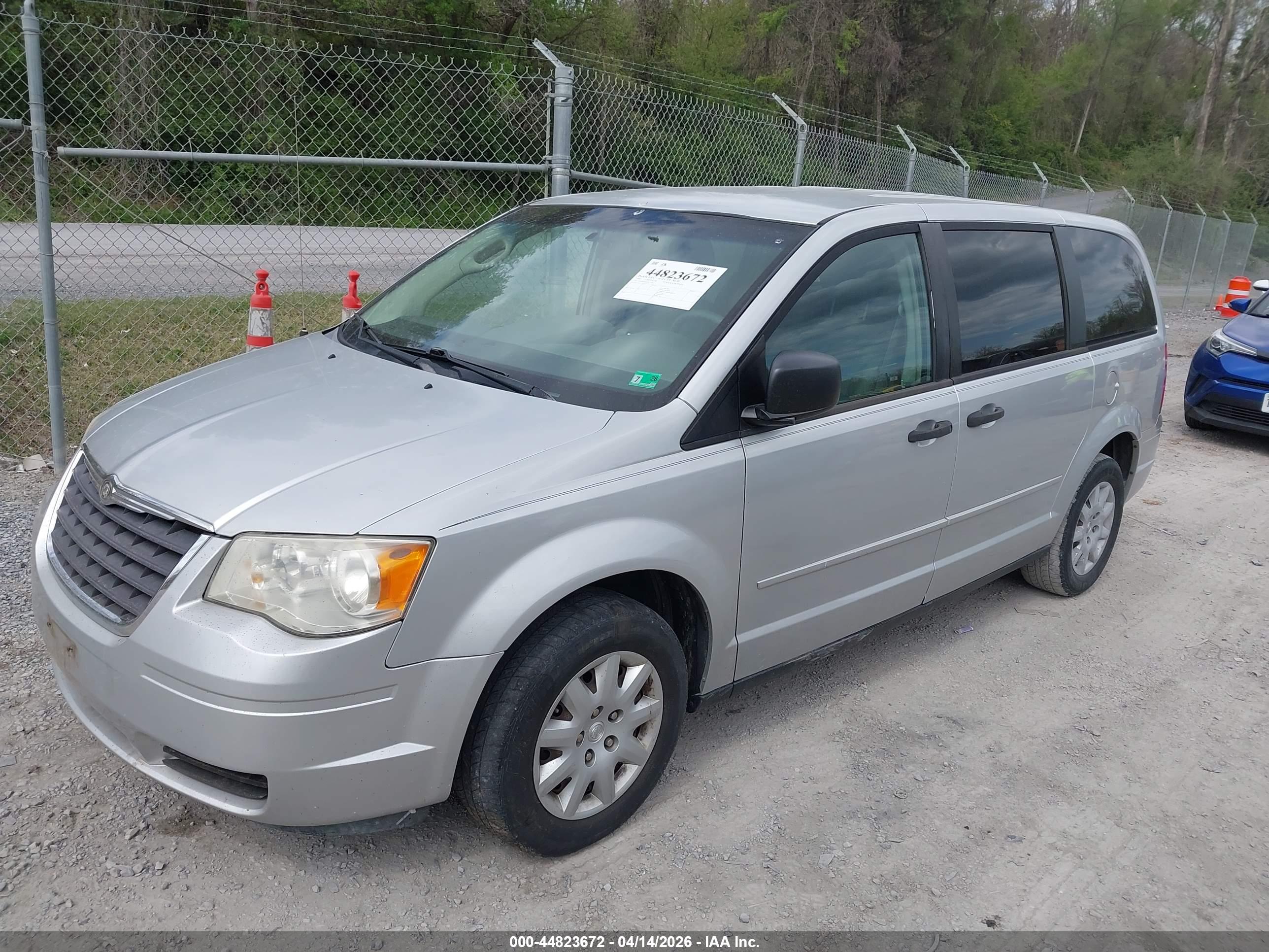 CHRYSLER TOWN image 2