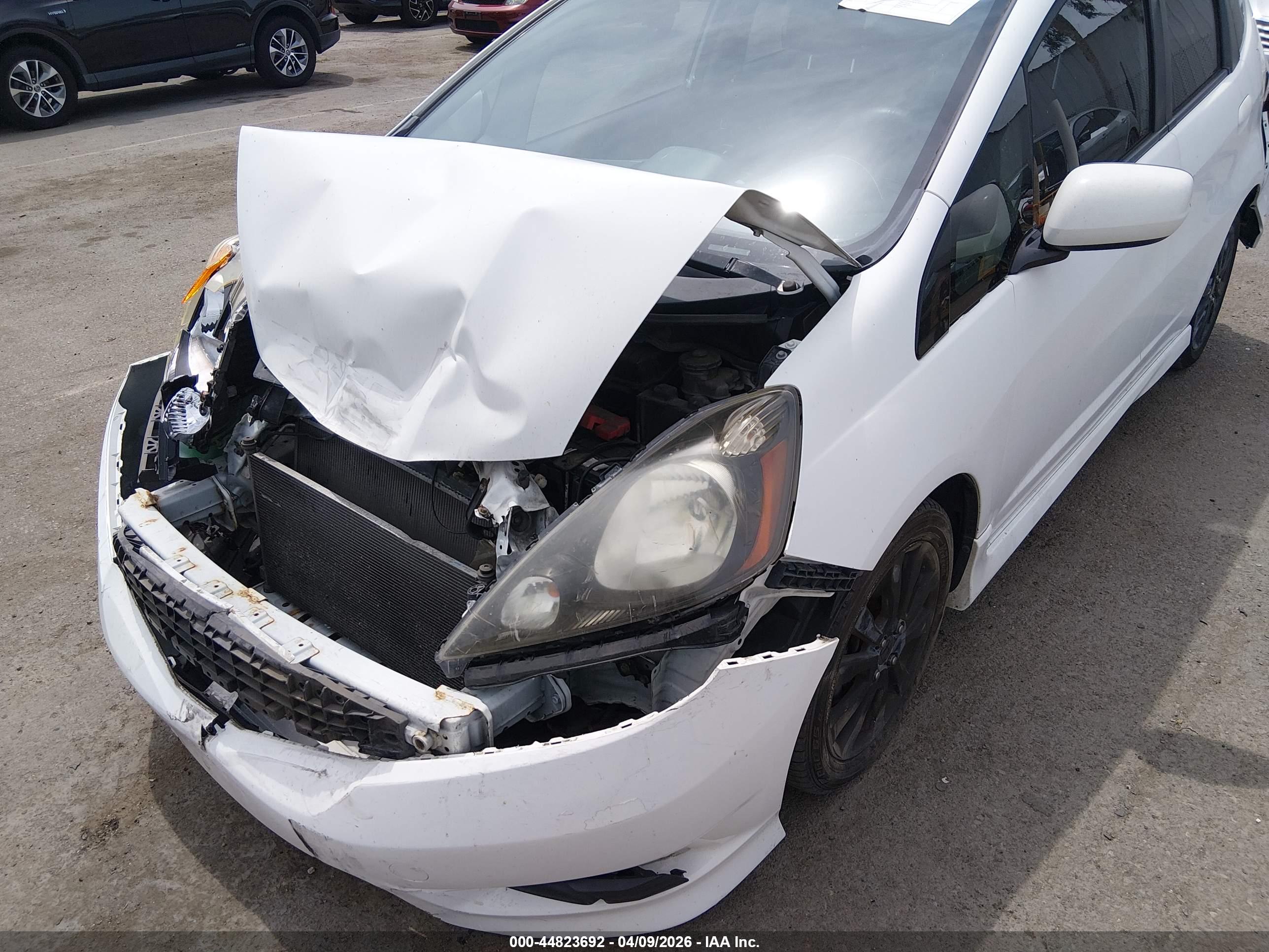 HONDA FIT image 6