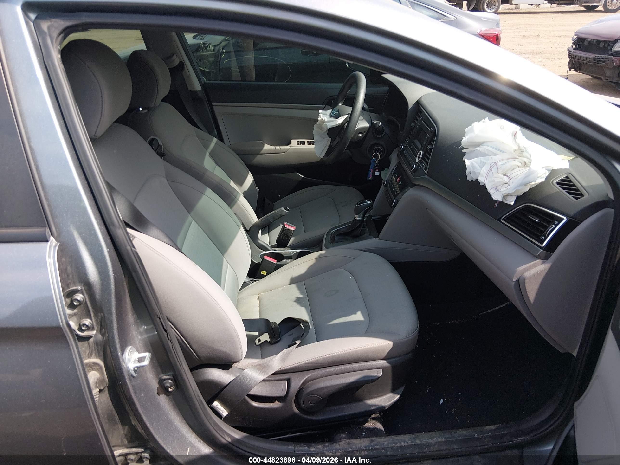 HYUNDAI ELANTRA image 5