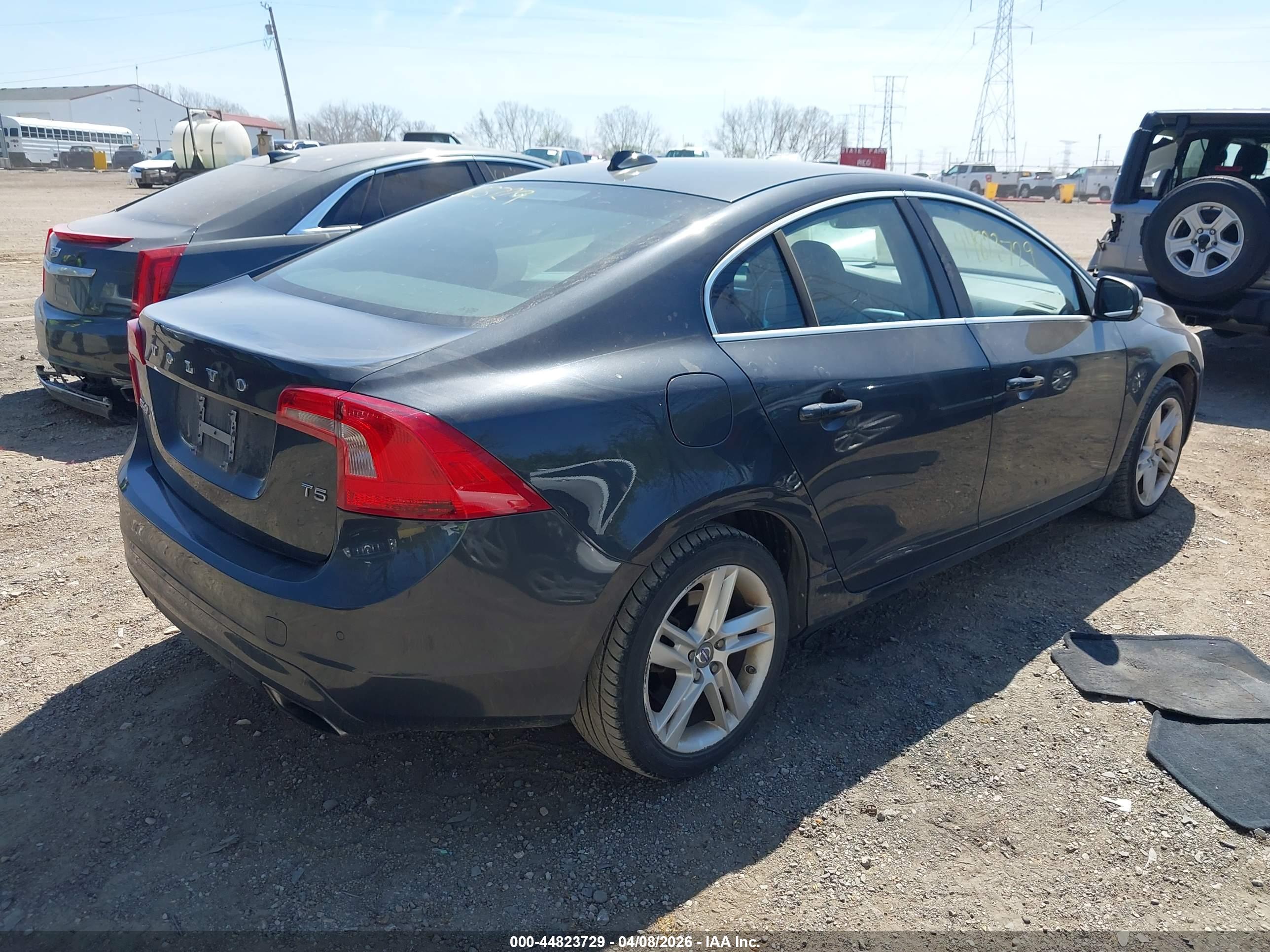 VOLVO S60 image 4