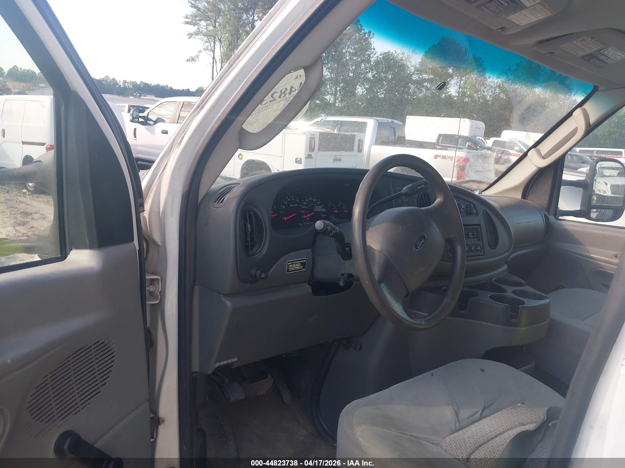 FORD E-350 image 8