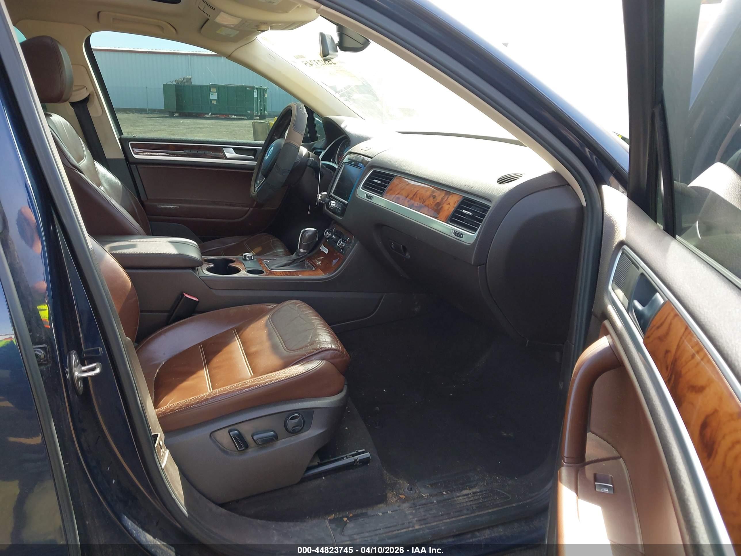 VOLKSWAGEN TOUAREG image 5