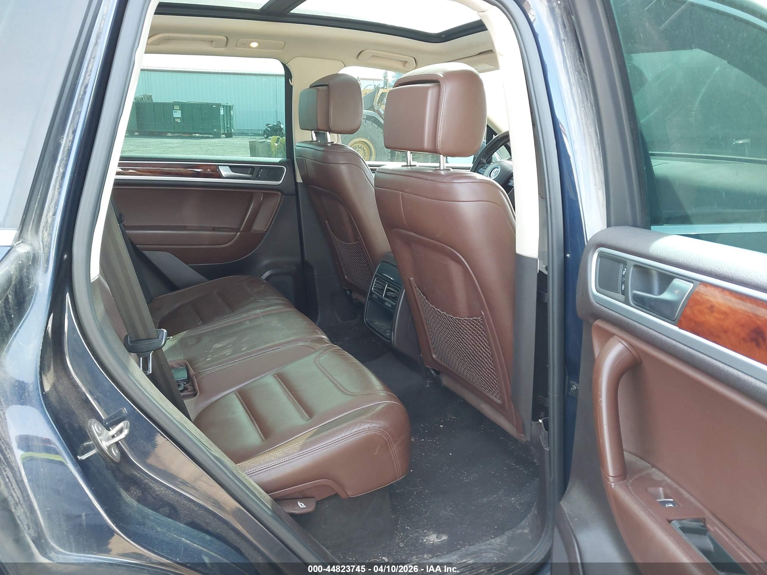 VOLKSWAGEN TOUAREG image 8