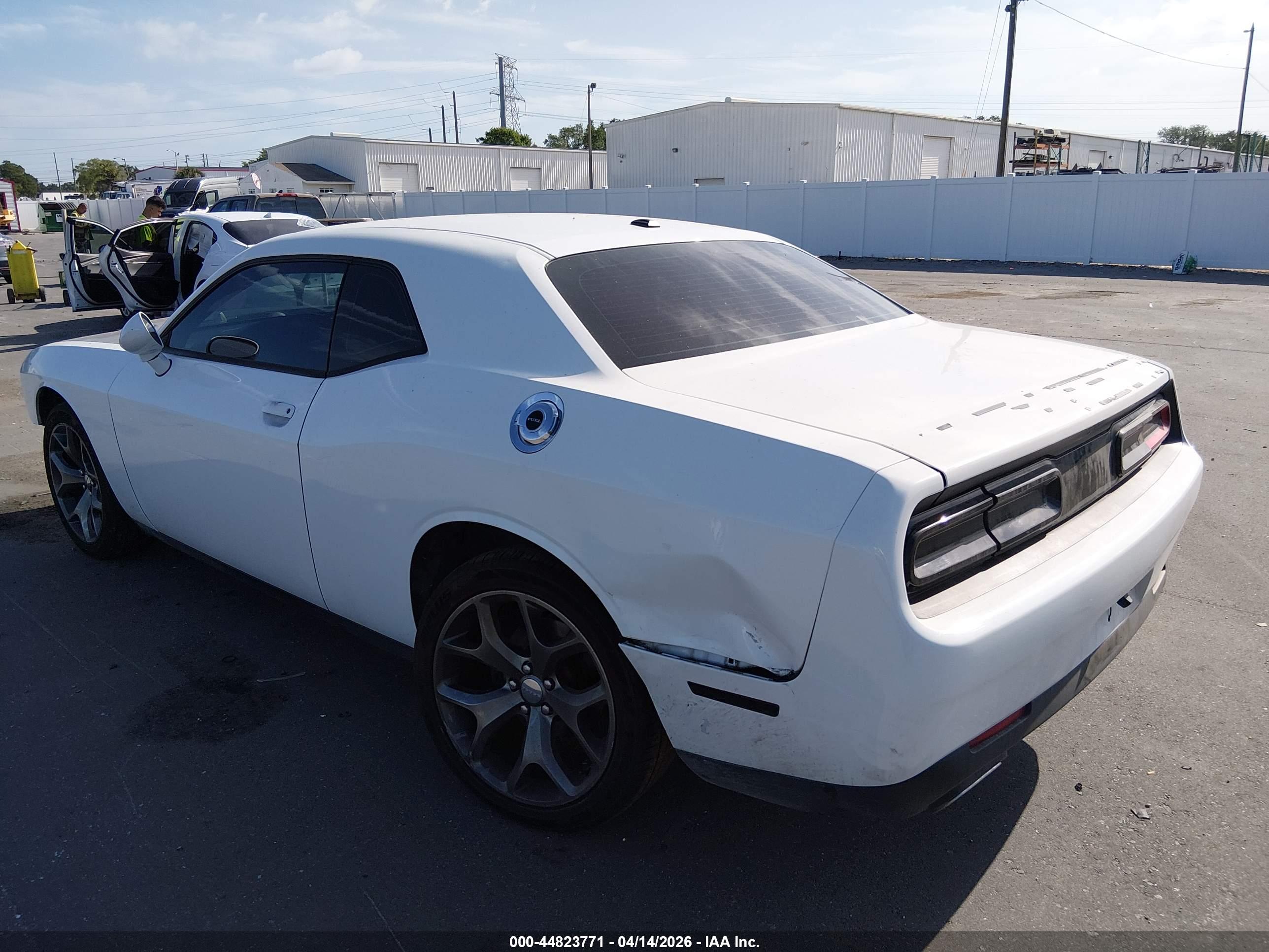 DODGE CHALLENGER image 3