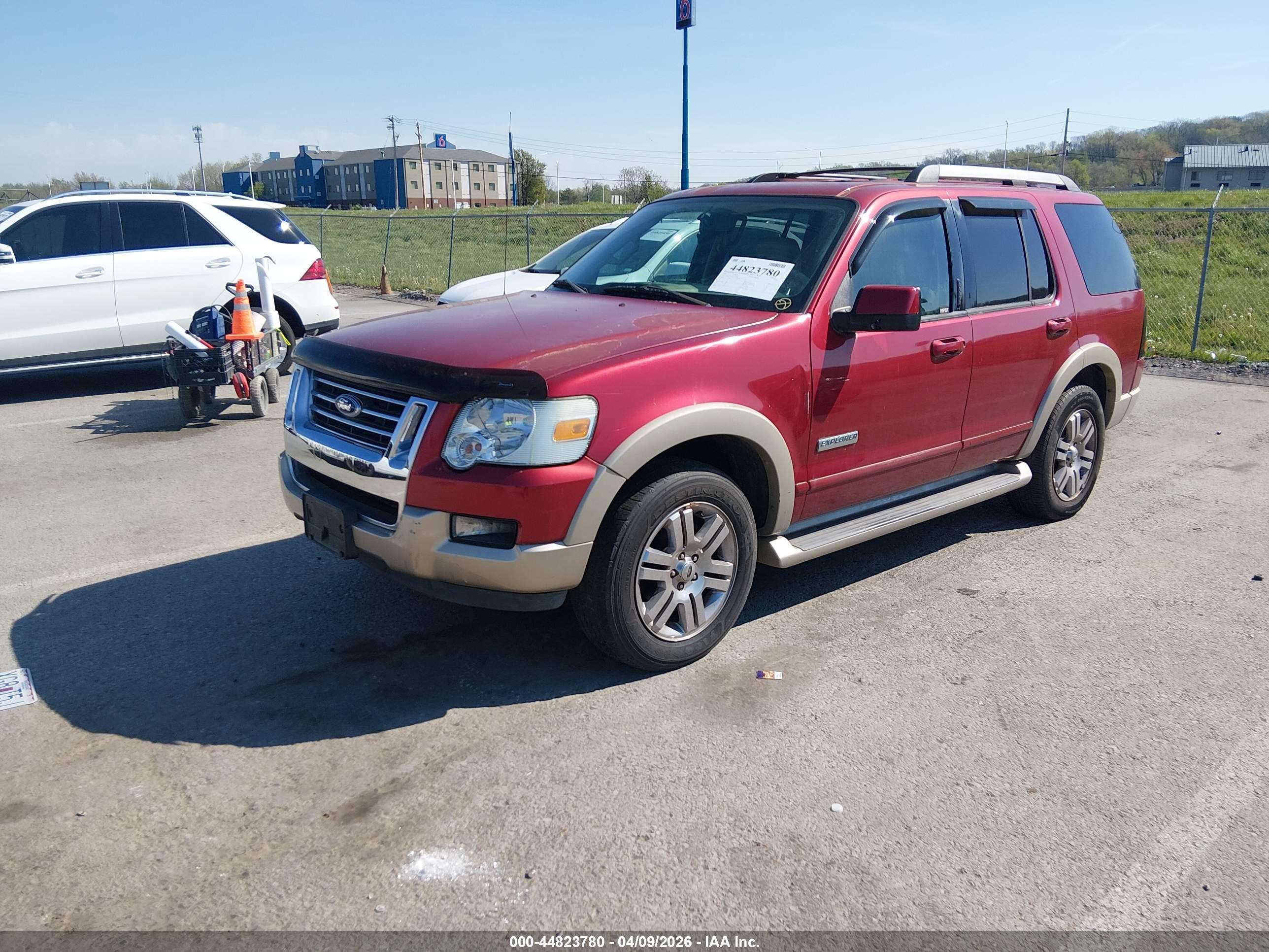 FORD EXPLORER image 2