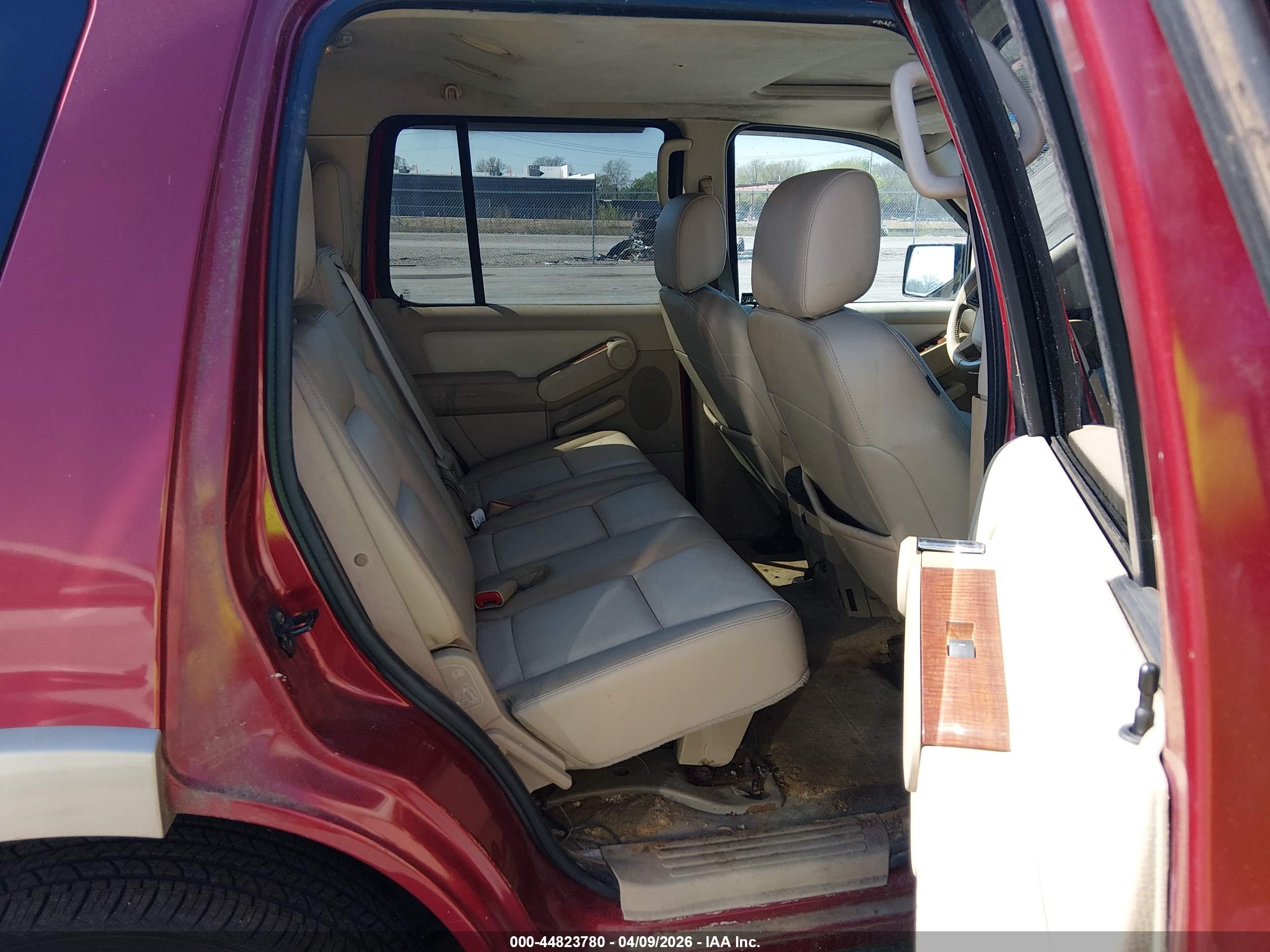 FORD EXPLORER image 8