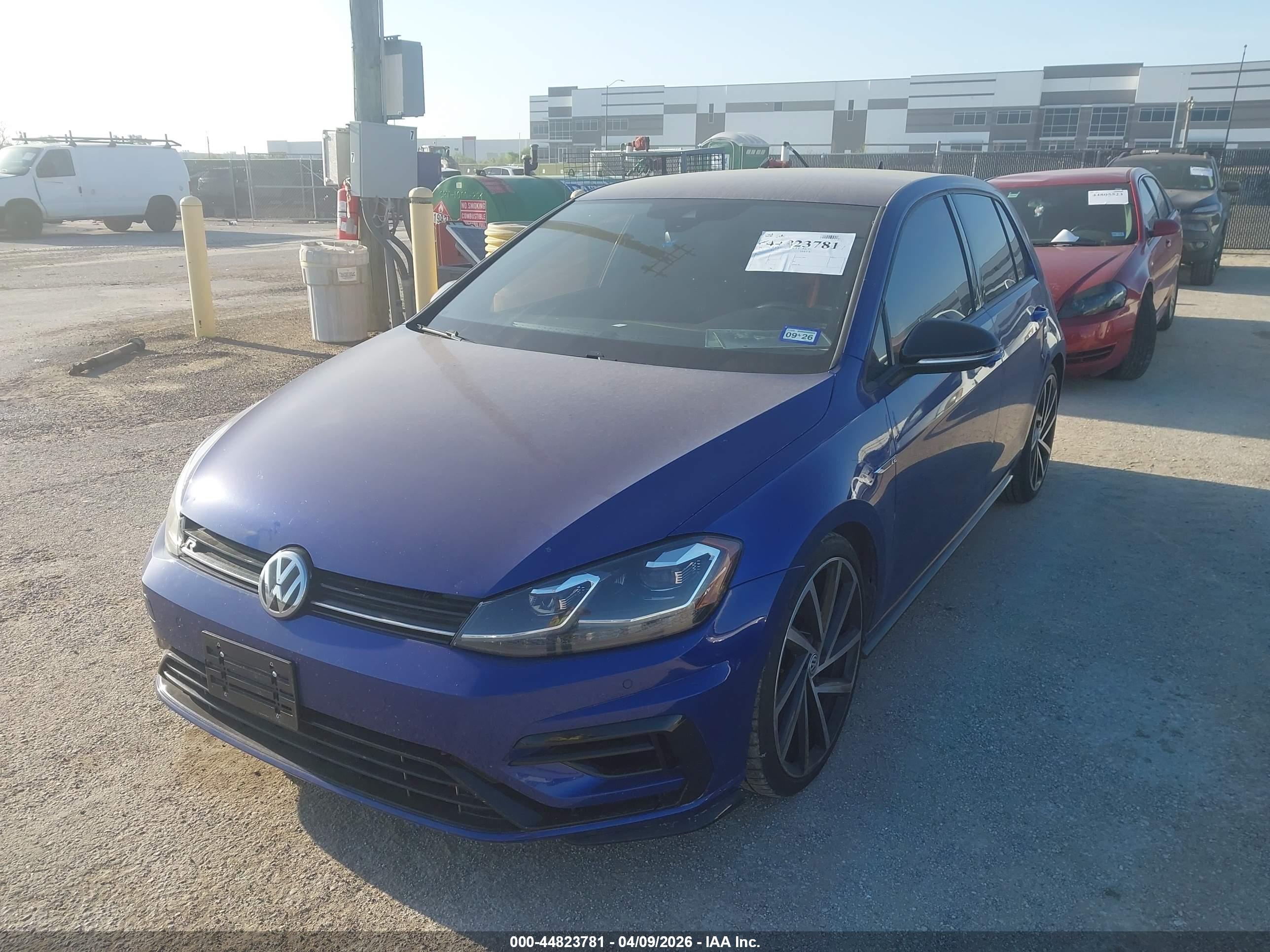 VOLKSWAGEN GOLF image 2