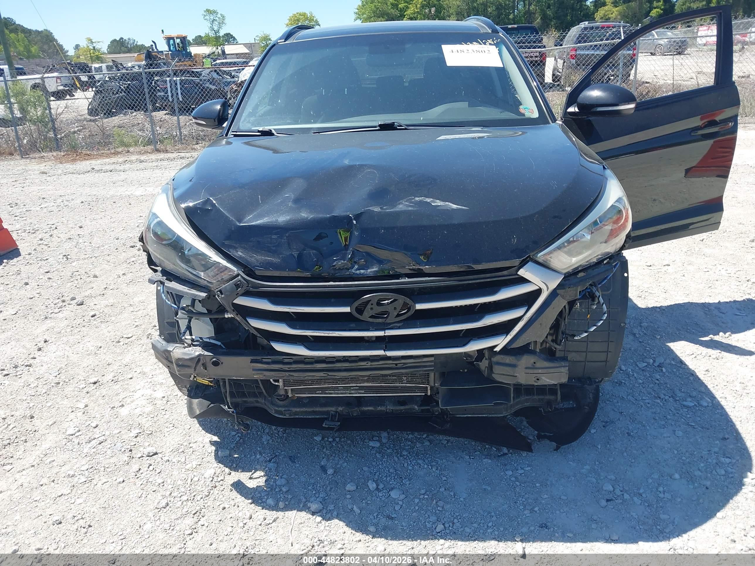 HYUNDAI TUCSON image 6