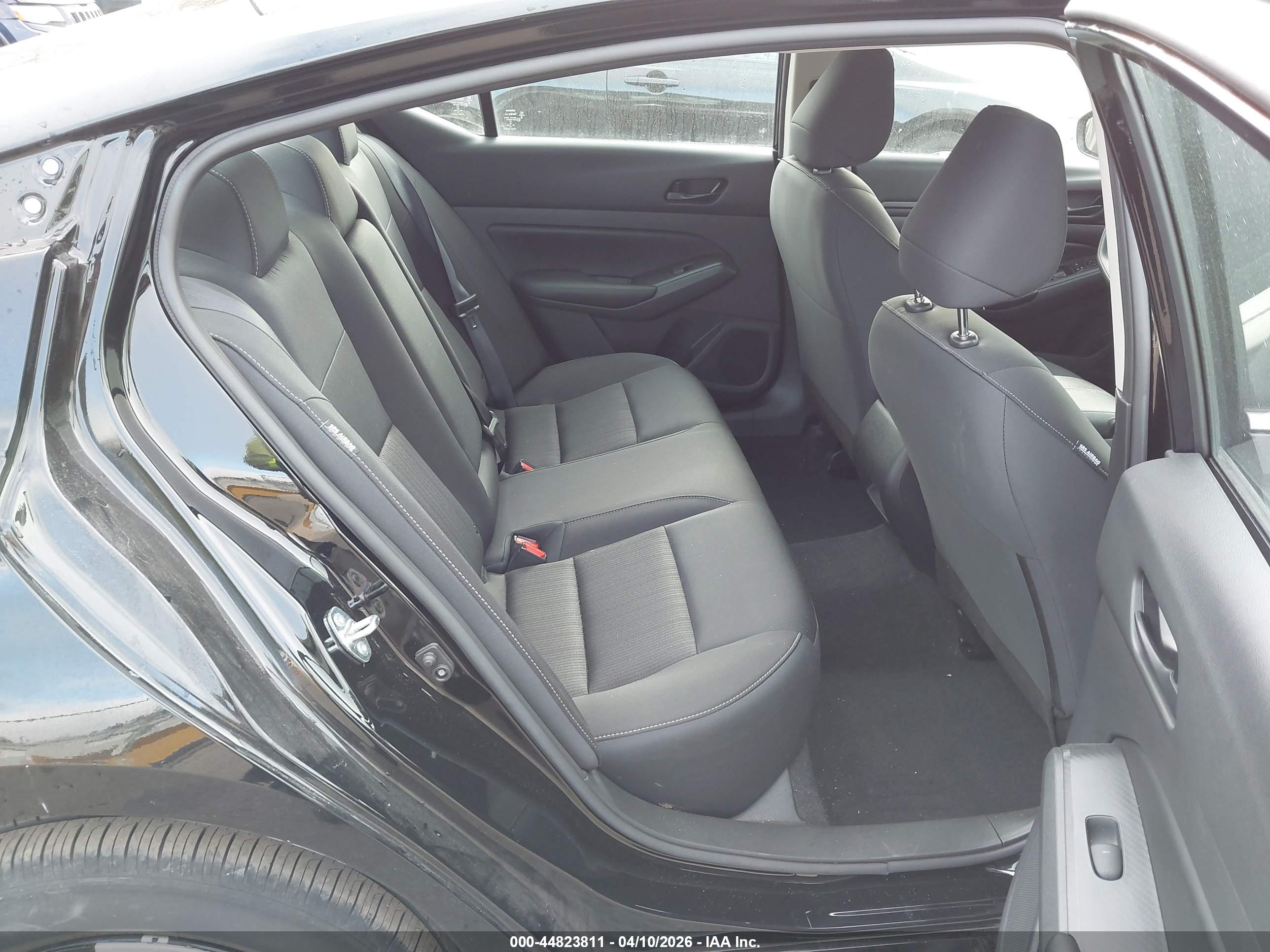 NISSAN ALTIMA image 8