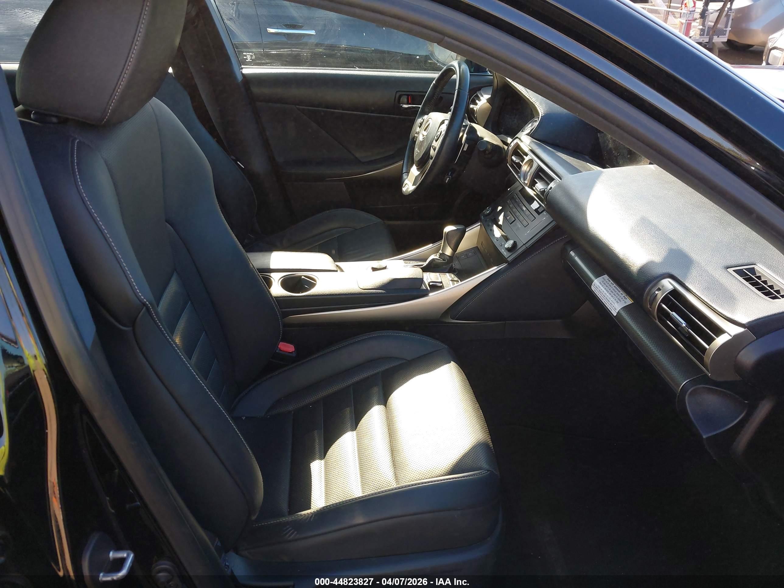 LEXUS IS image 5