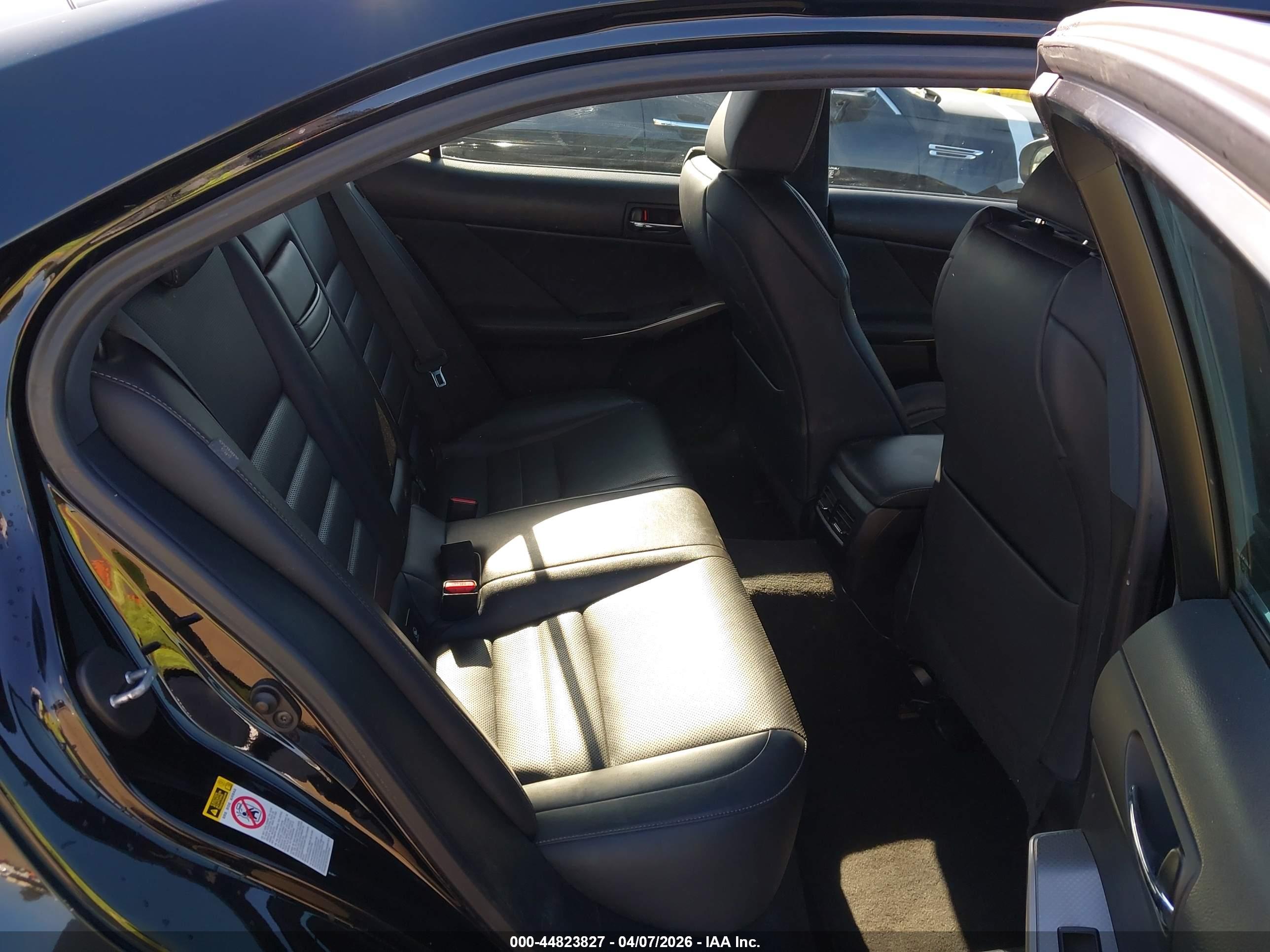 LEXUS IS image 8
