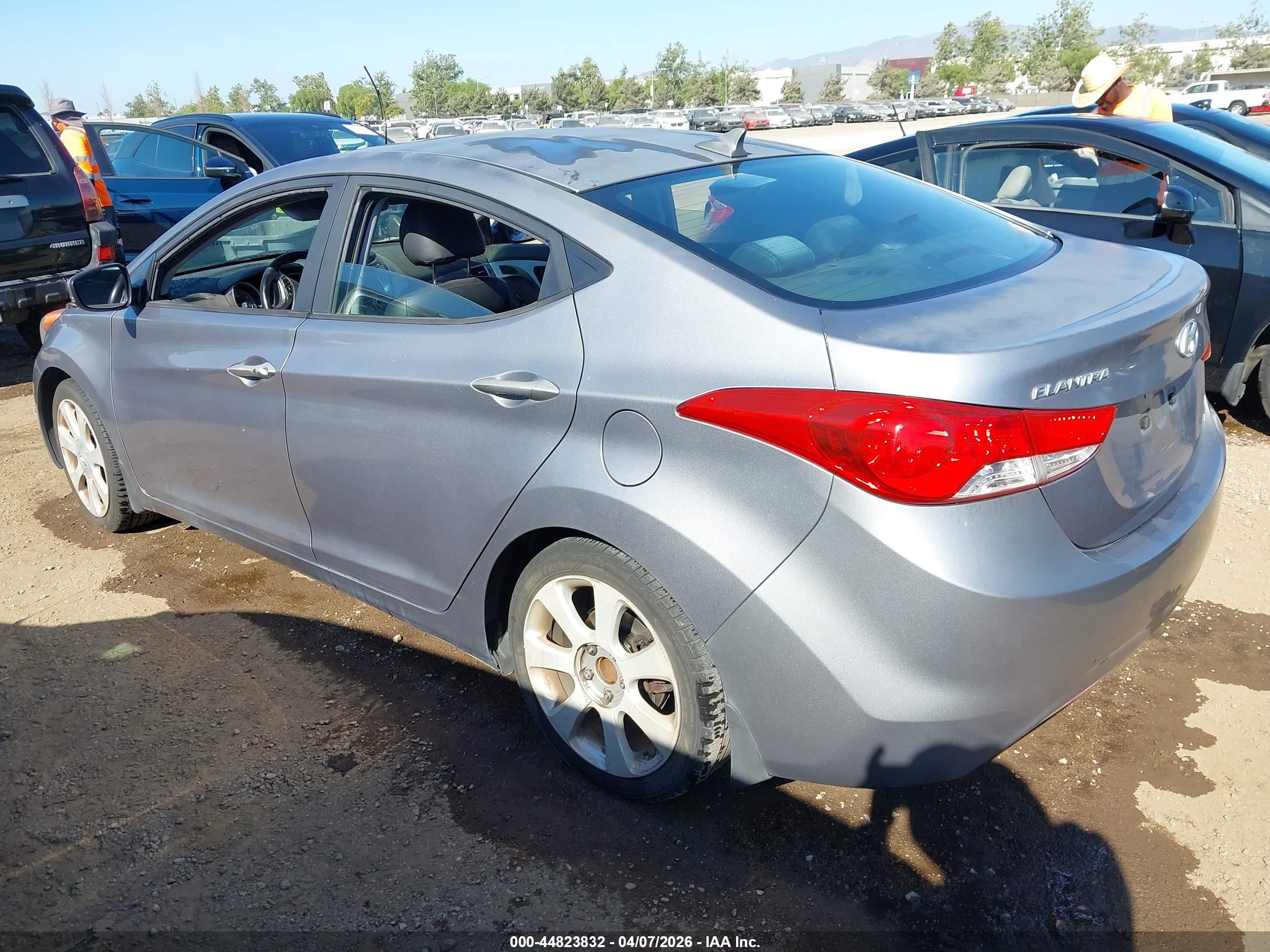HYUNDAI ELANTRA image 3