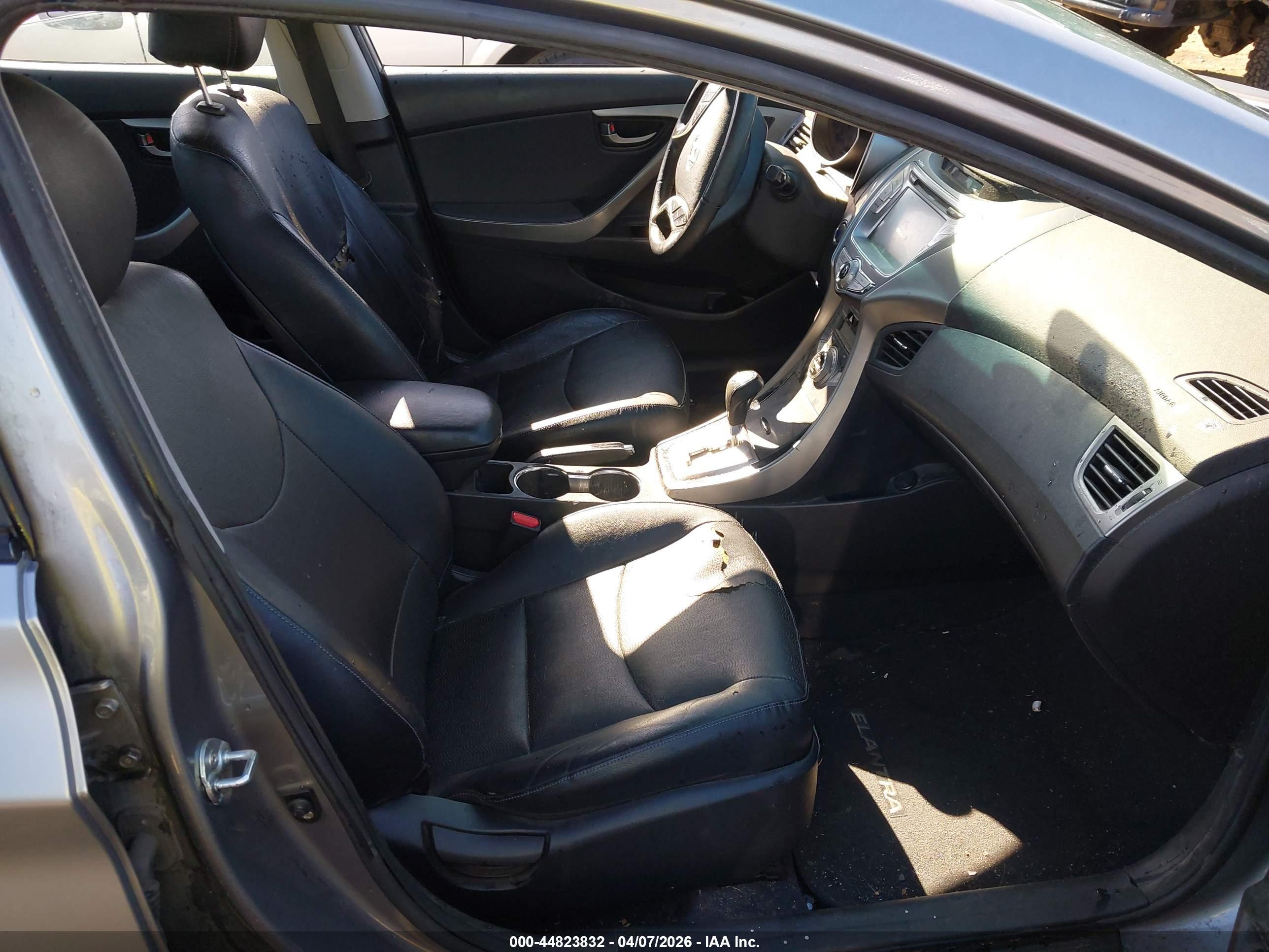 HYUNDAI ELANTRA image 5