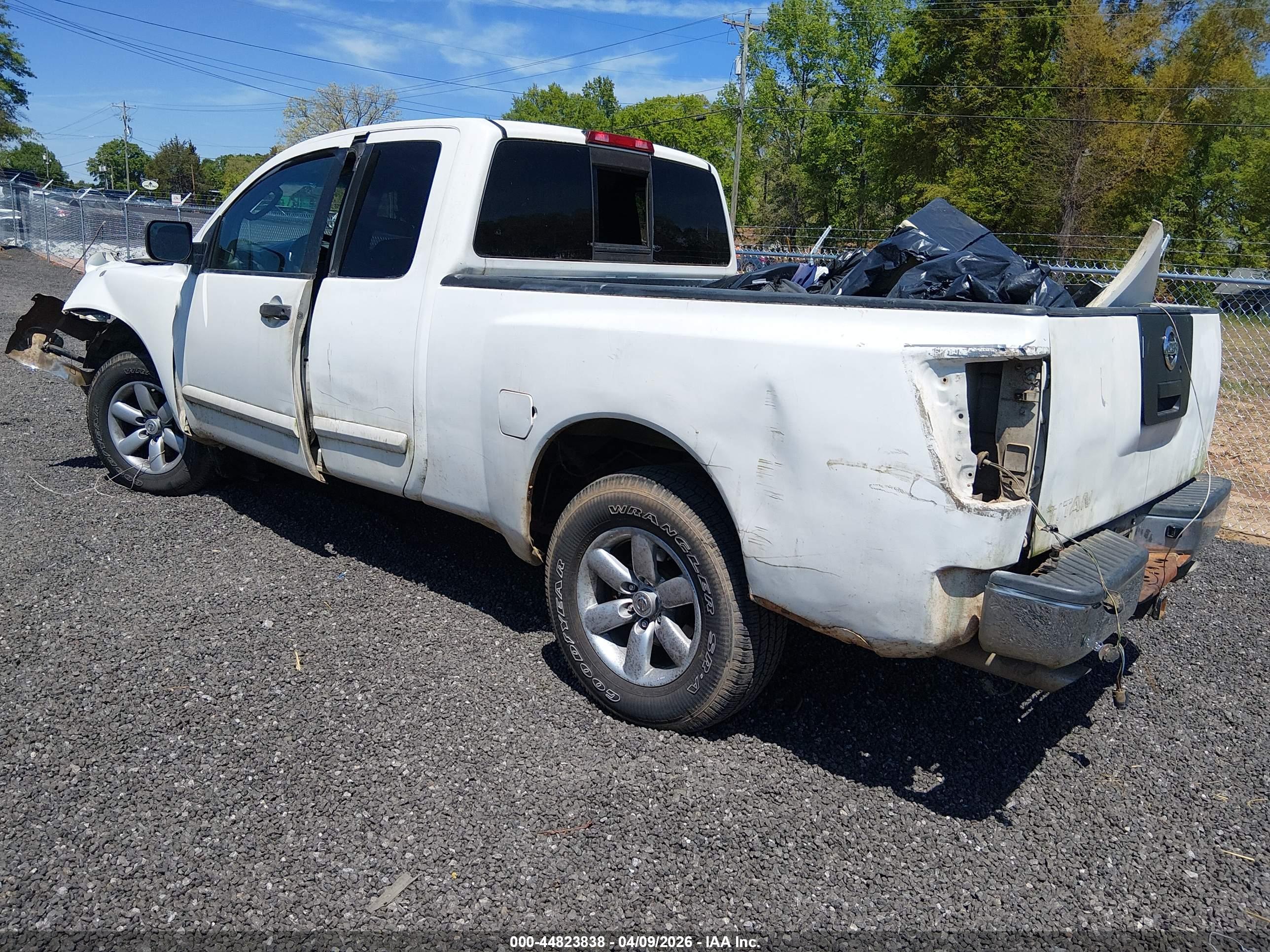 NISSAN TITAN image 3