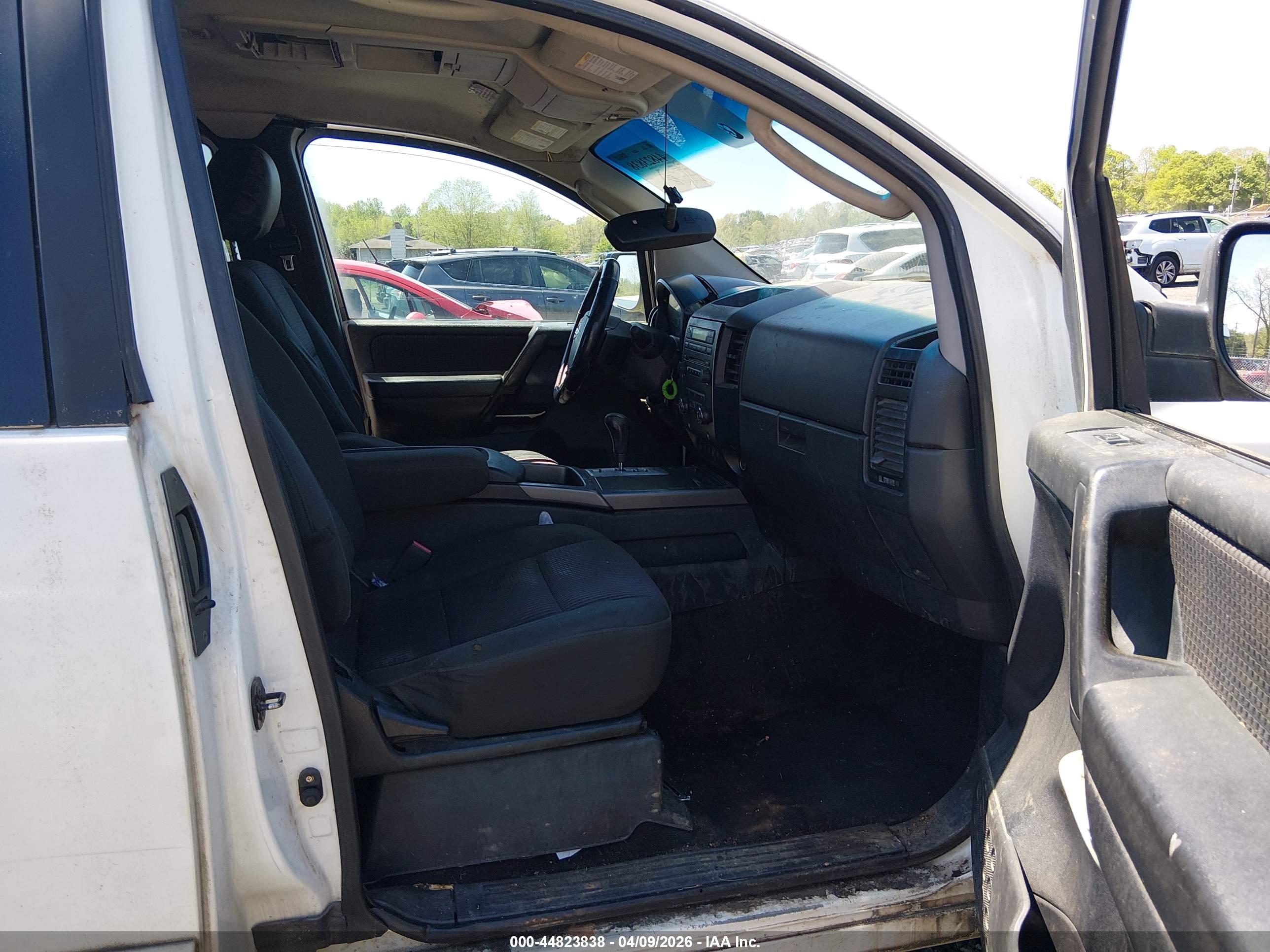 NISSAN TITAN image 5