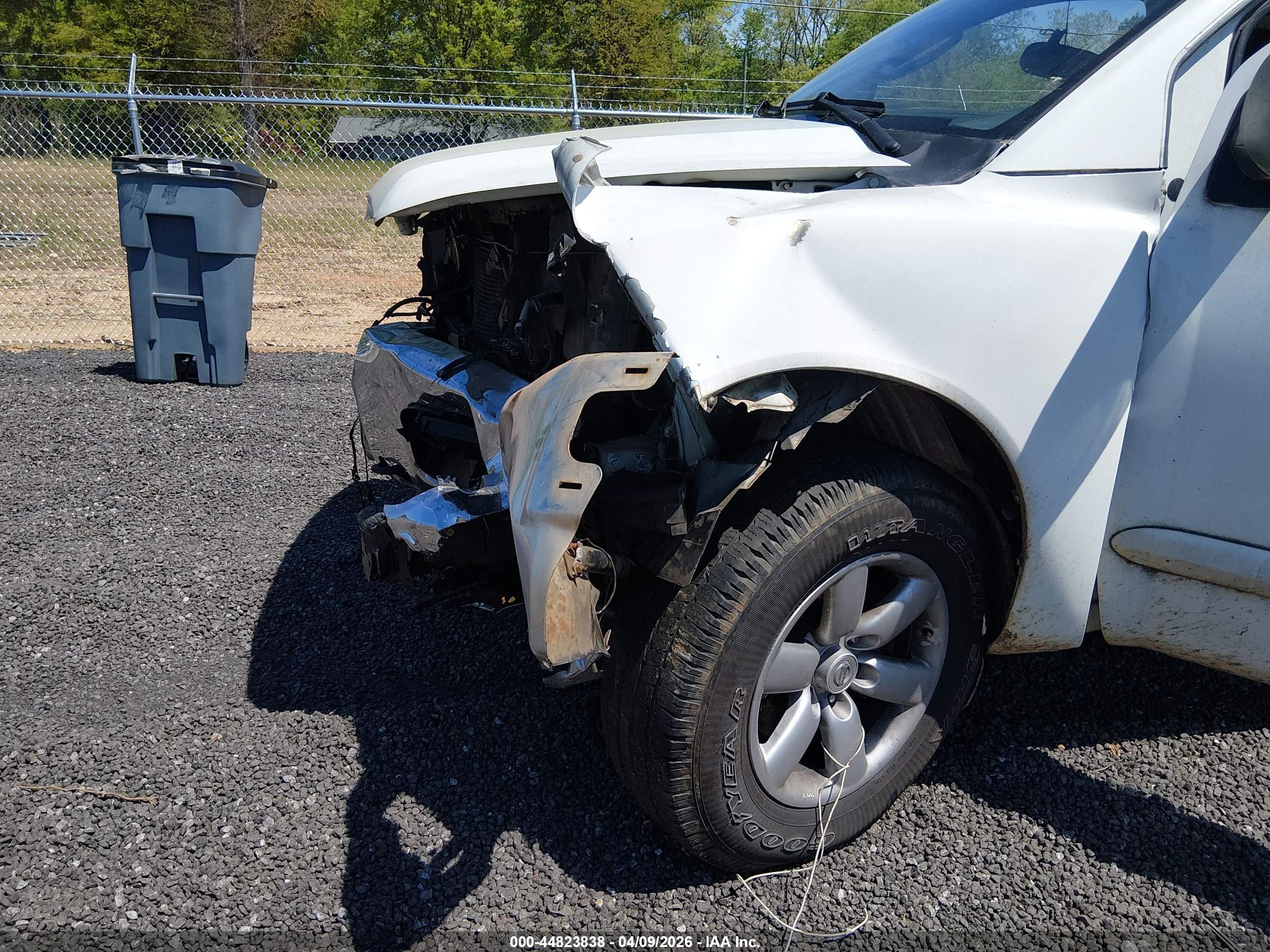 NISSAN TITAN image 6