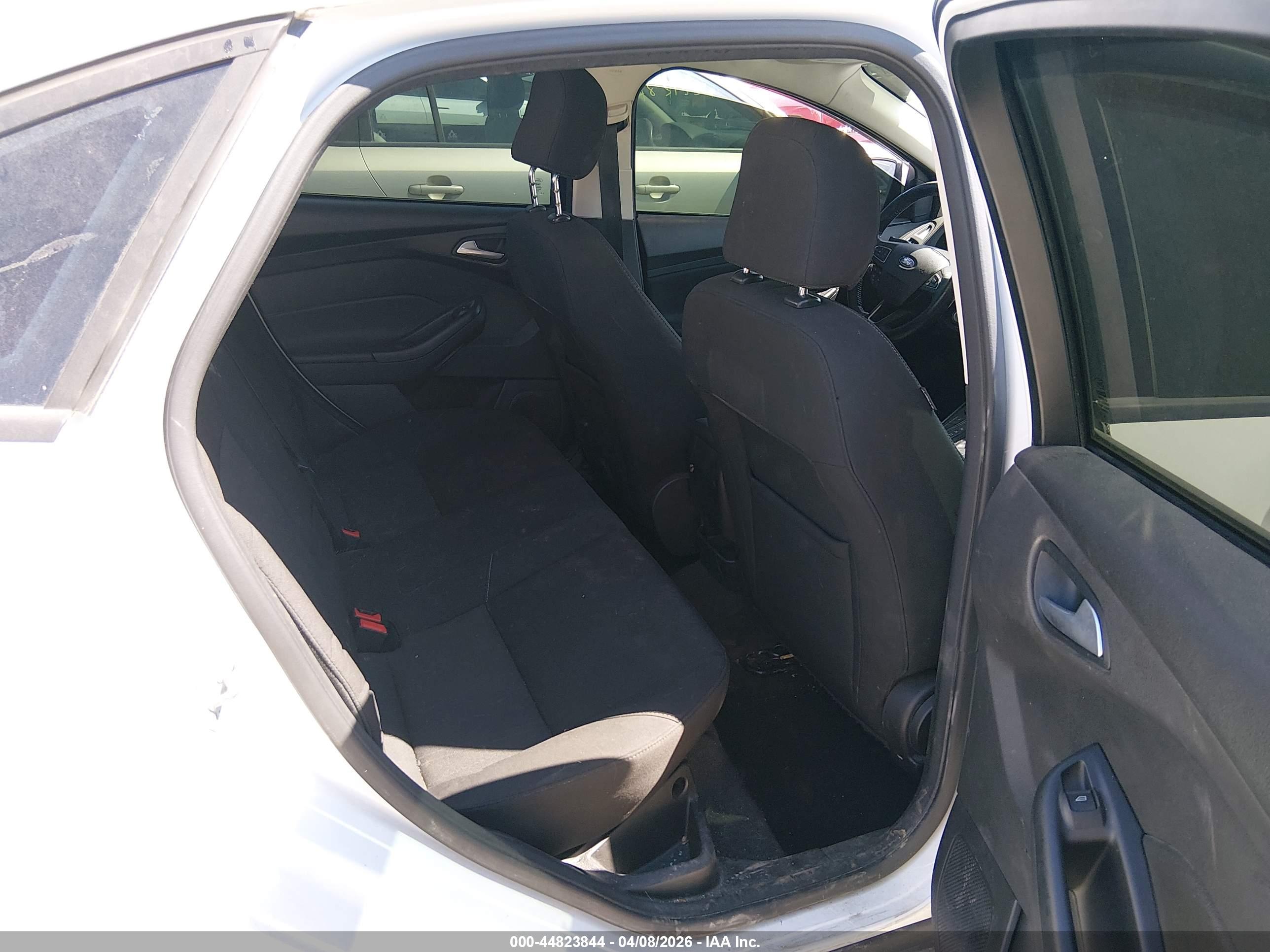 FORD FOCUS image 8