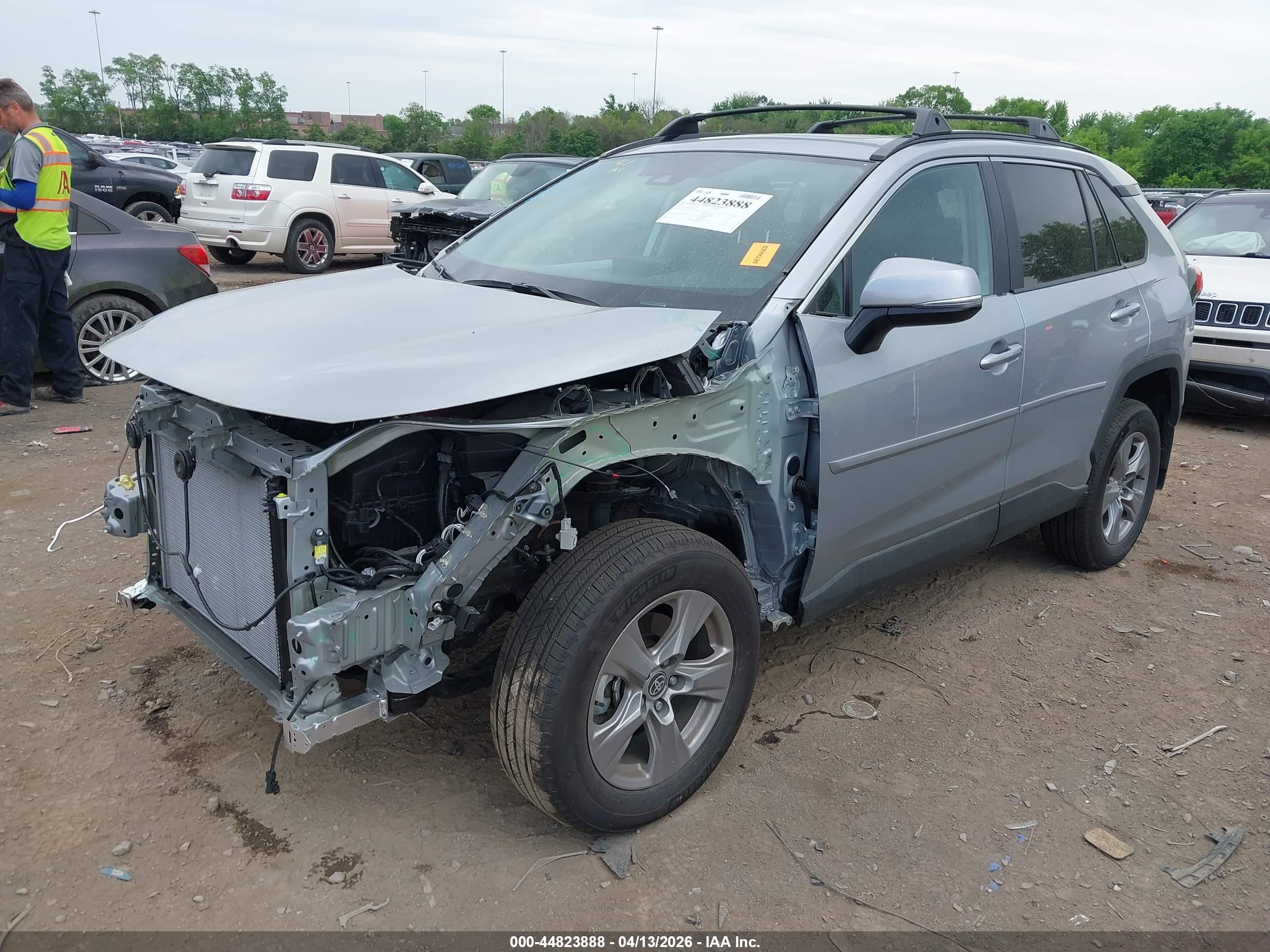 TOYOTA RAV4 image 2