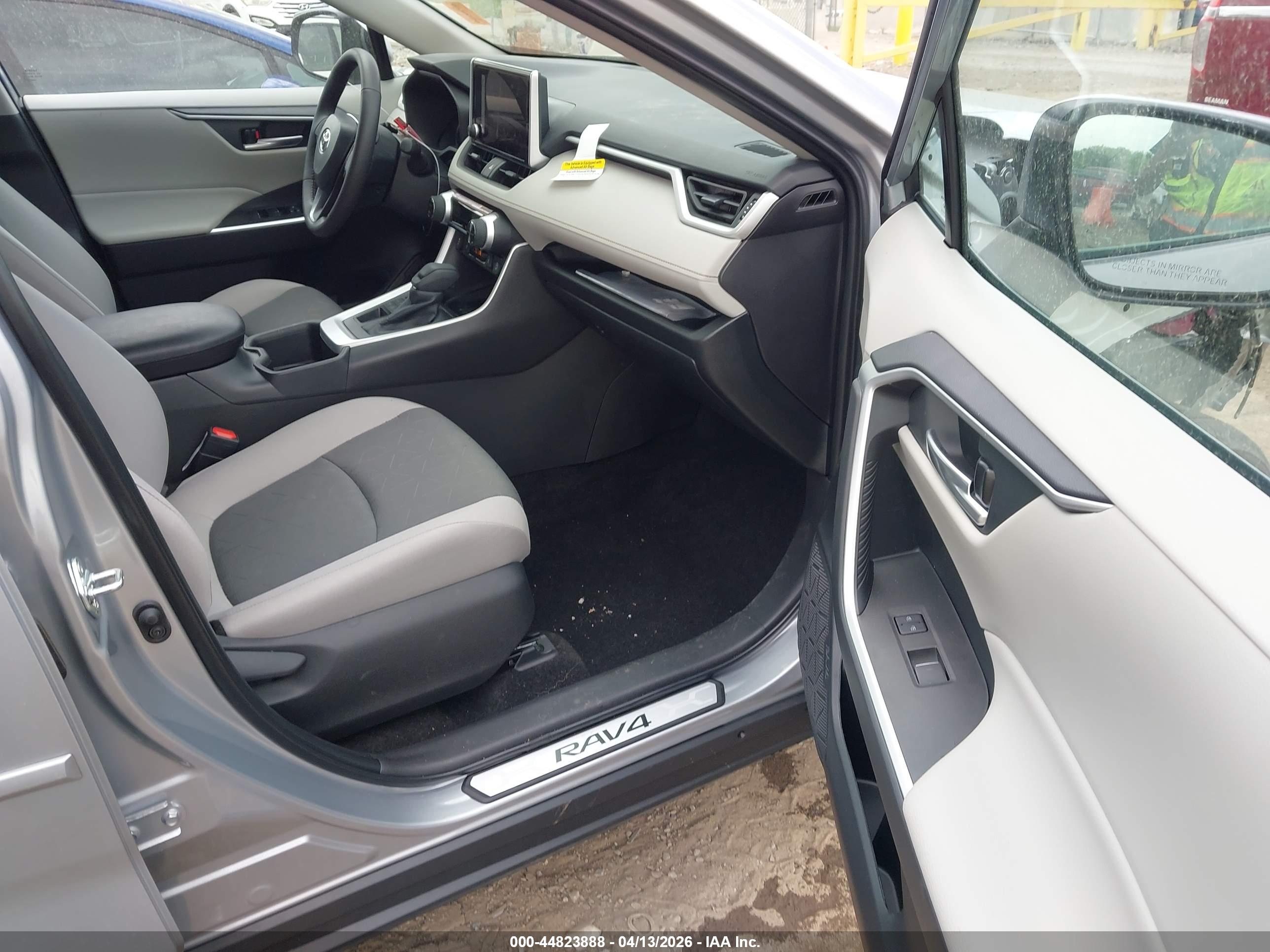 TOYOTA RAV4 image 5