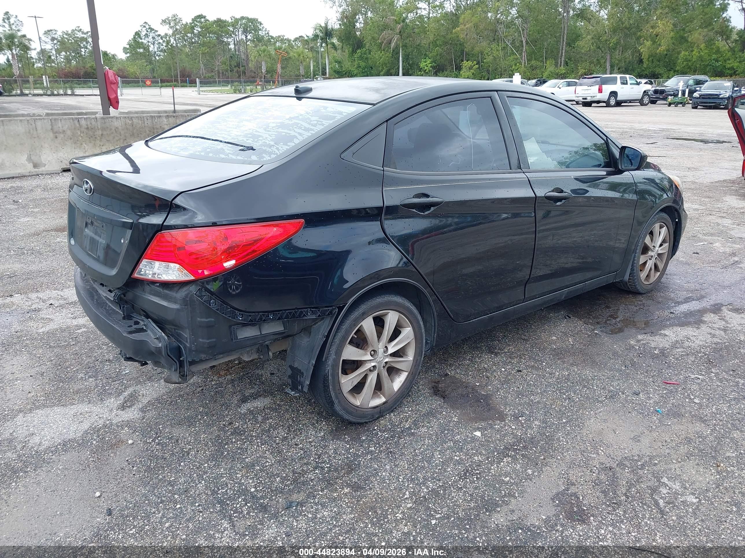 HYUNDAI ACCENT image 4