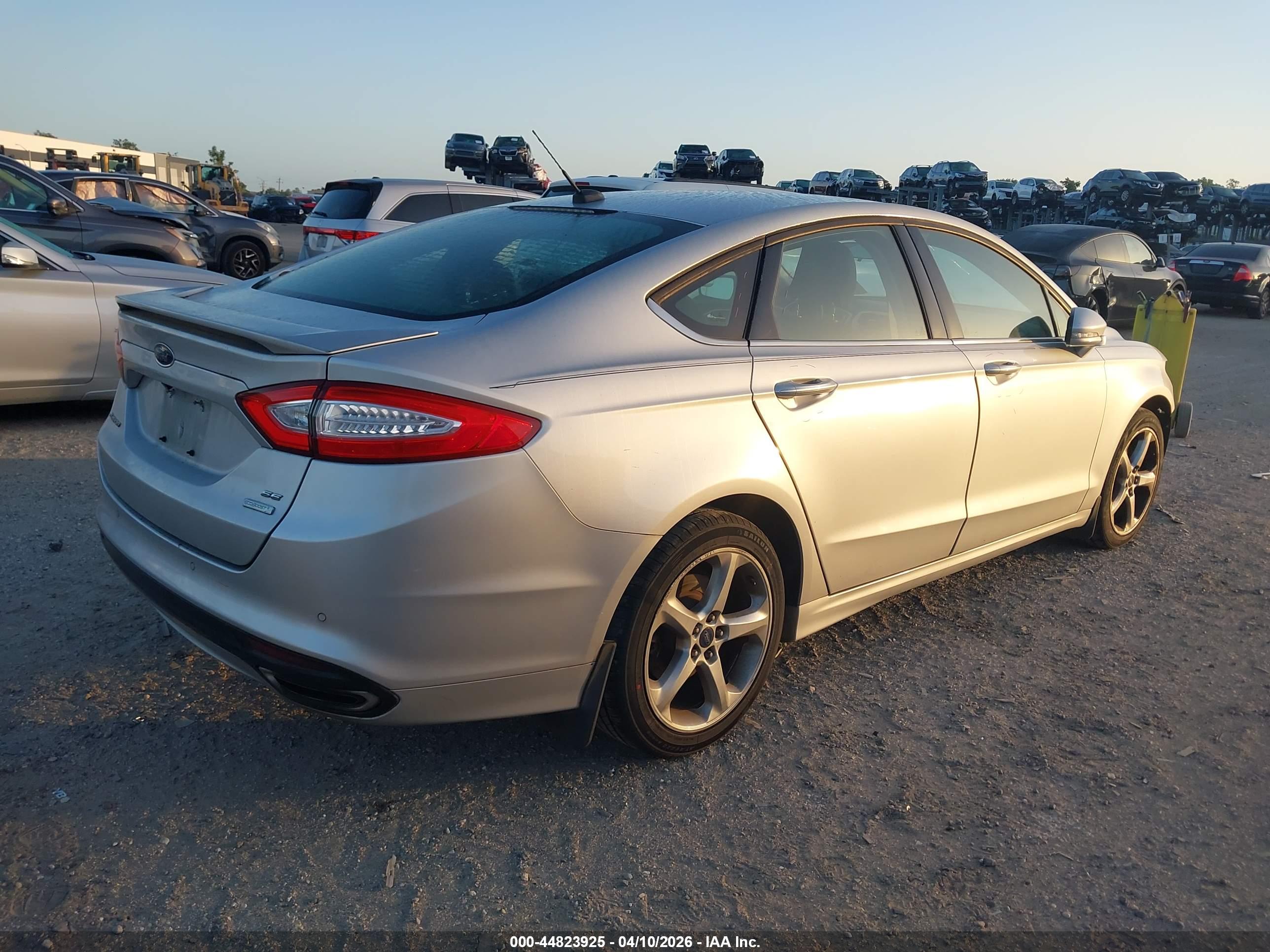 FORD FUSION image 4