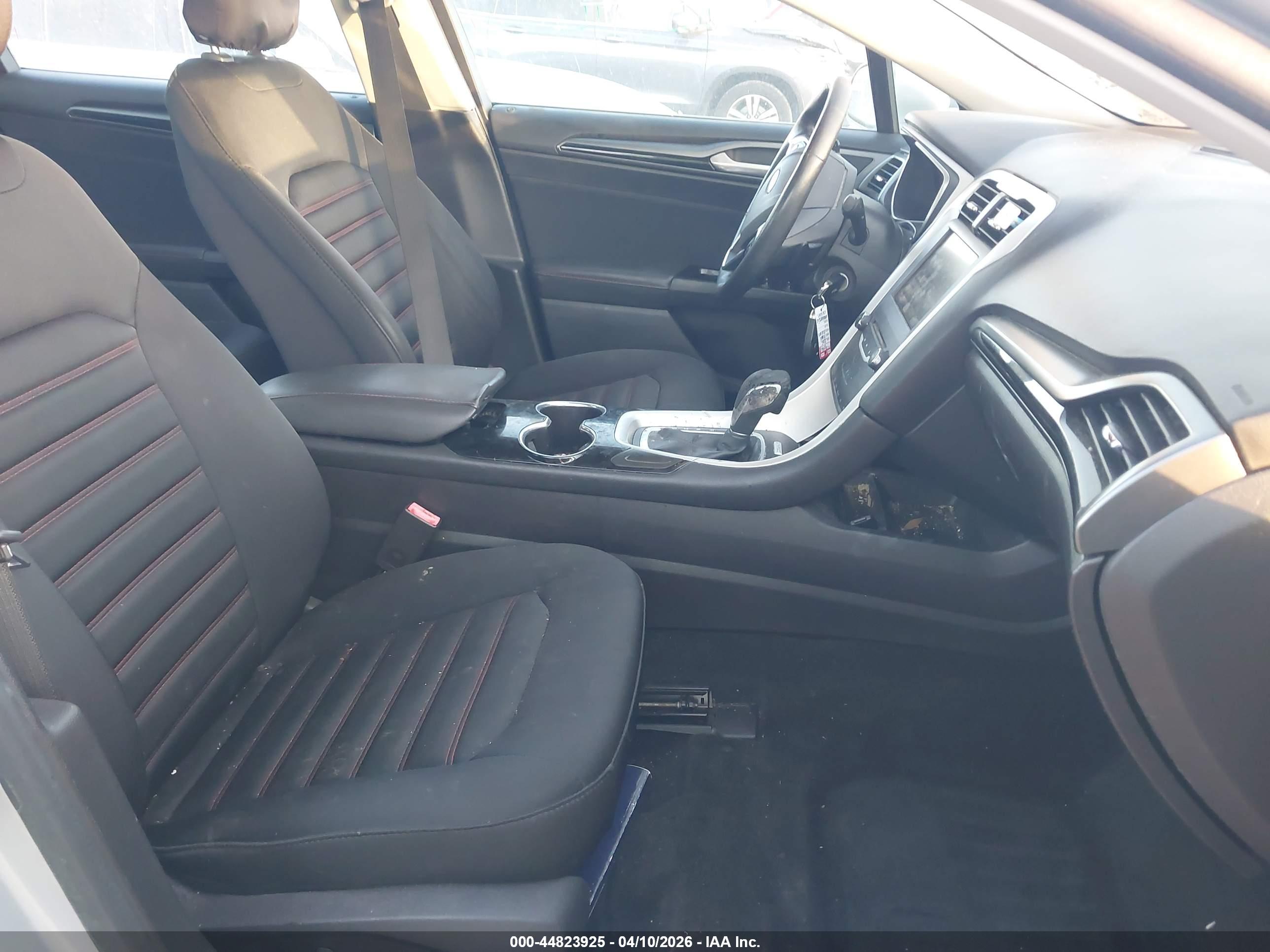 FORD FUSION image 5