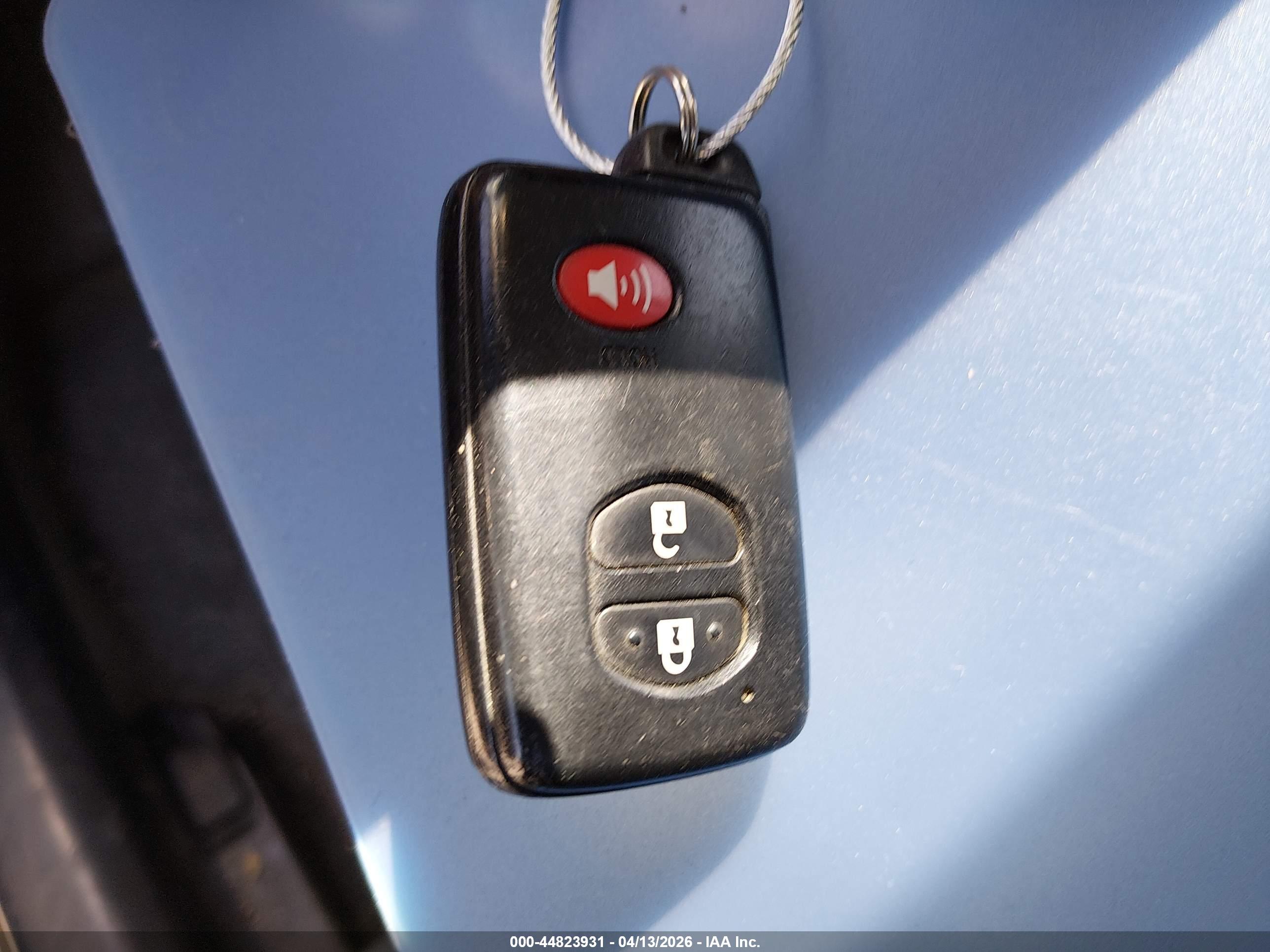 TOYOTA PRIUS image 11