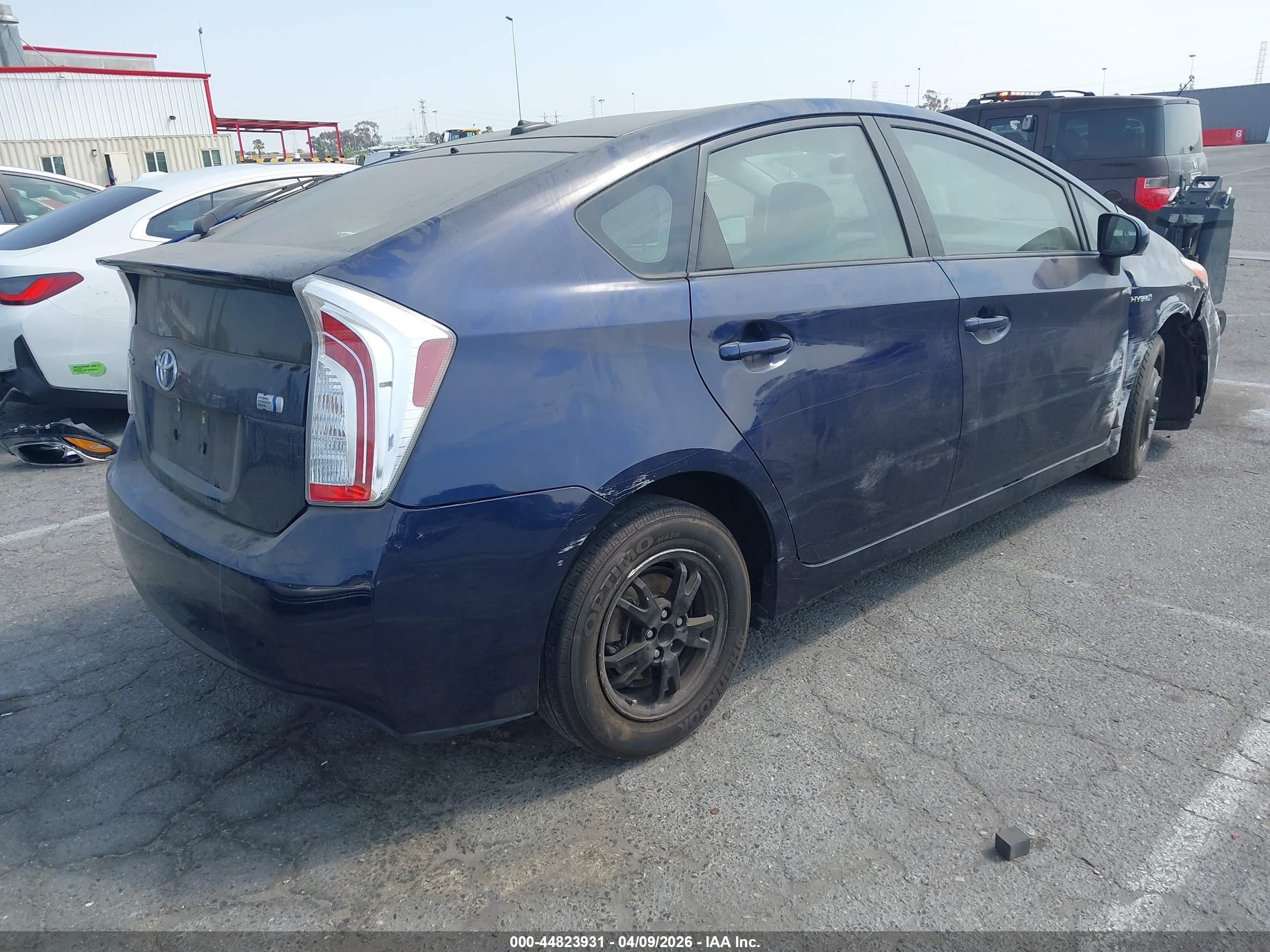 TOYOTA PRIUS image 4